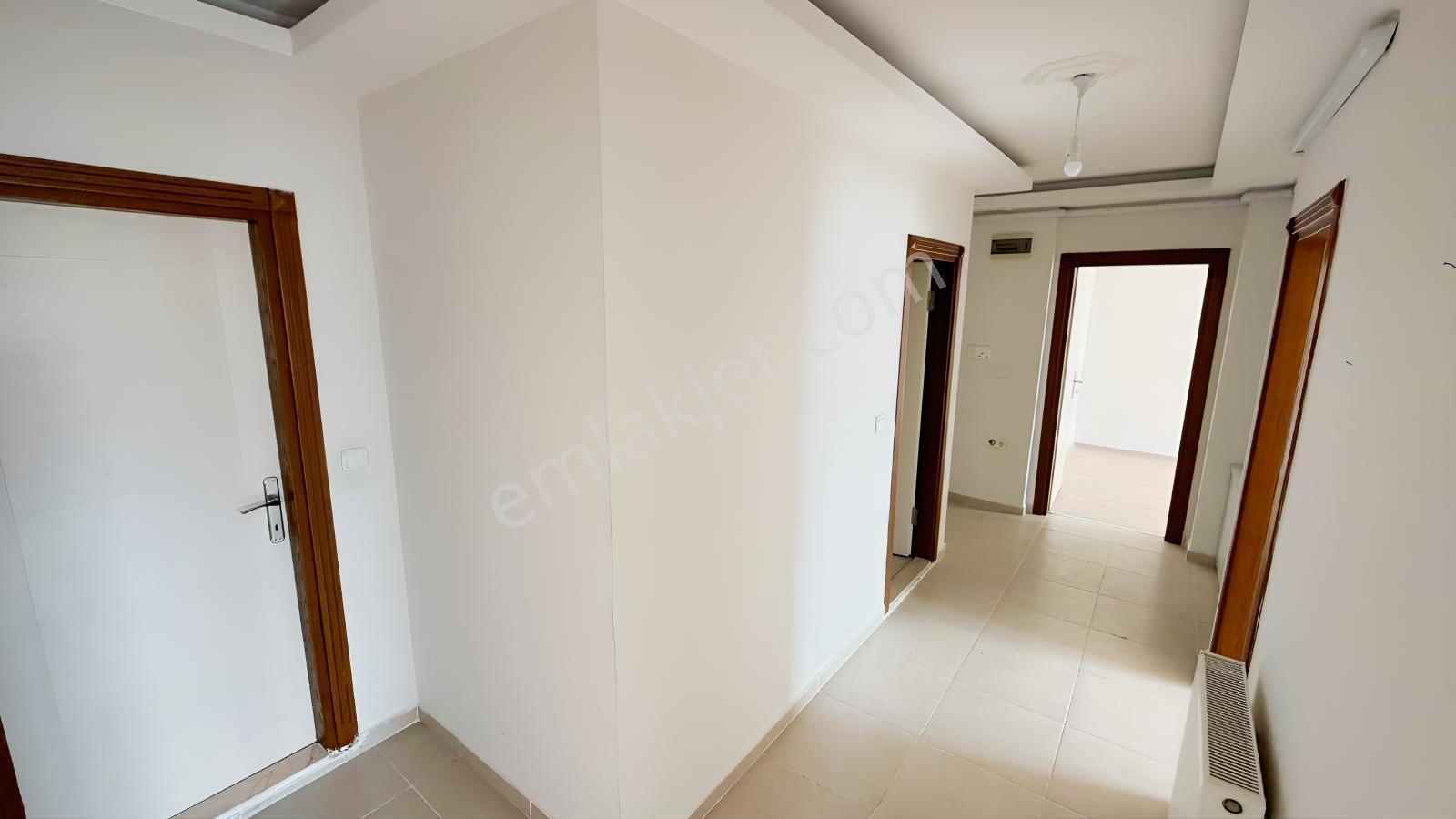 Şarköy İstiklal Mahallesinde Merkezi Konumda 3+1 Satılık Daire — fotoğraf 4
