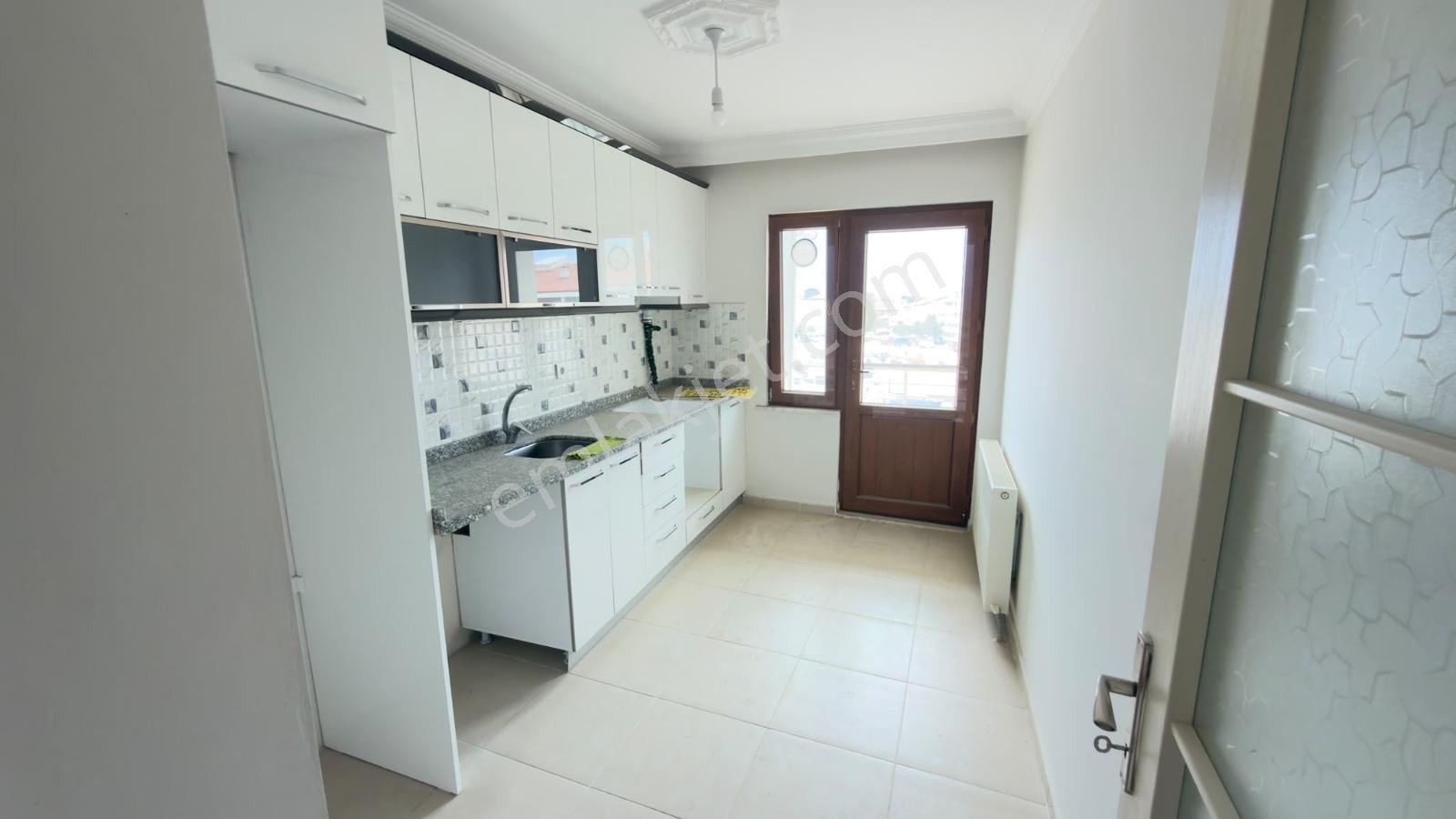 Şarköy İstiklal Mahallesinde Merkezi Konumda 3+1 Satılık Daire — fotoğraf 21