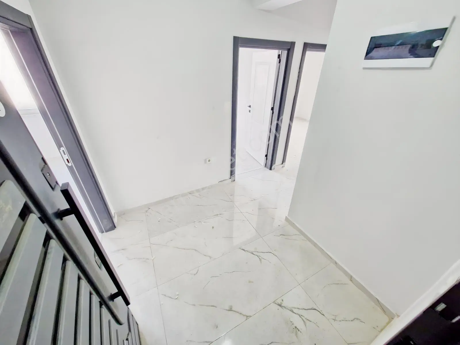 Huzur^dan Satılık 2+1 Daire (90m², Ara Kat, Ön Cephe) — fotoğraf 3