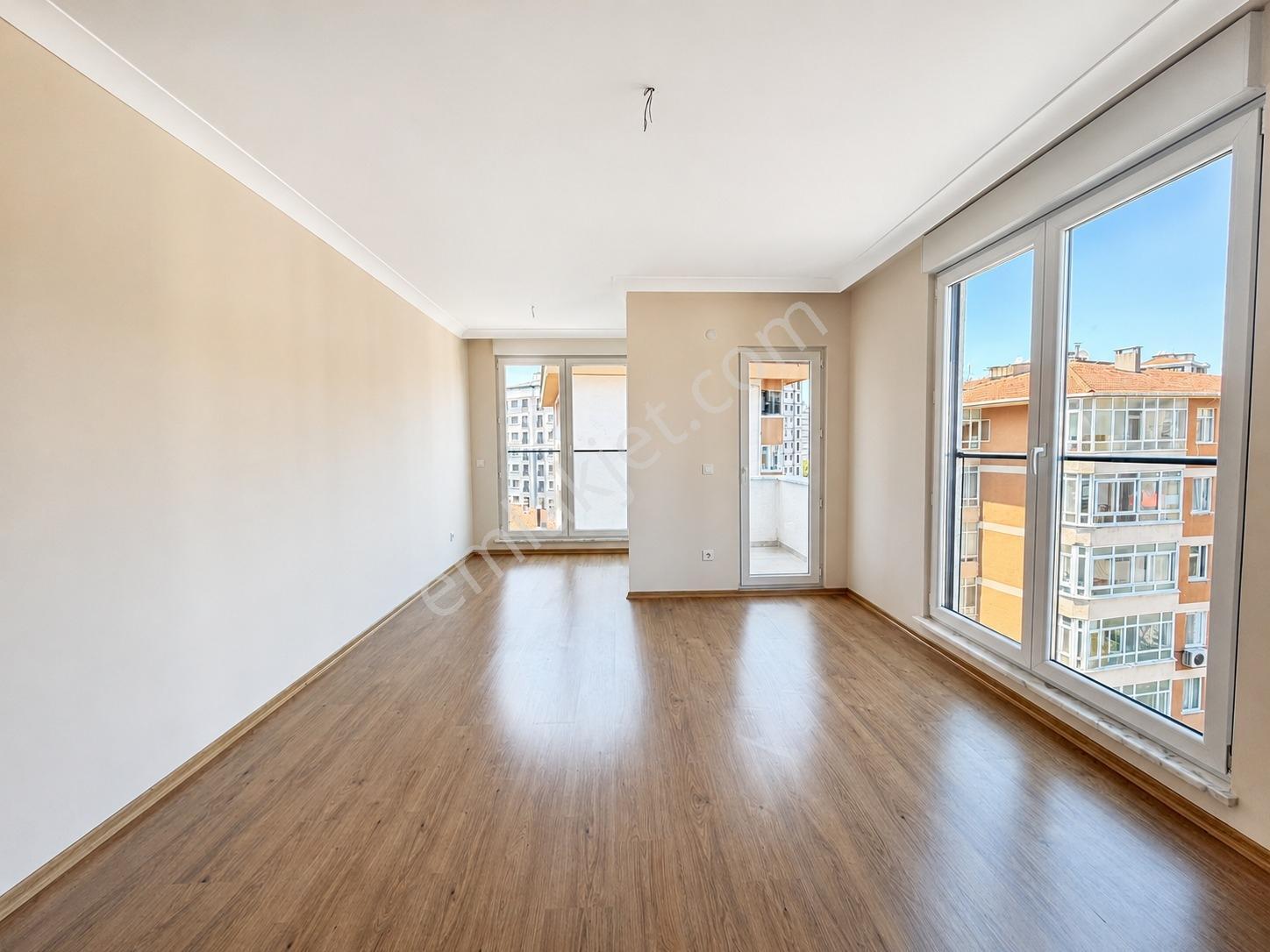 Kozyatağı'Nda 2+1 Net 70M2 Balkonlu Giyinme Odalı Fırsat Daire