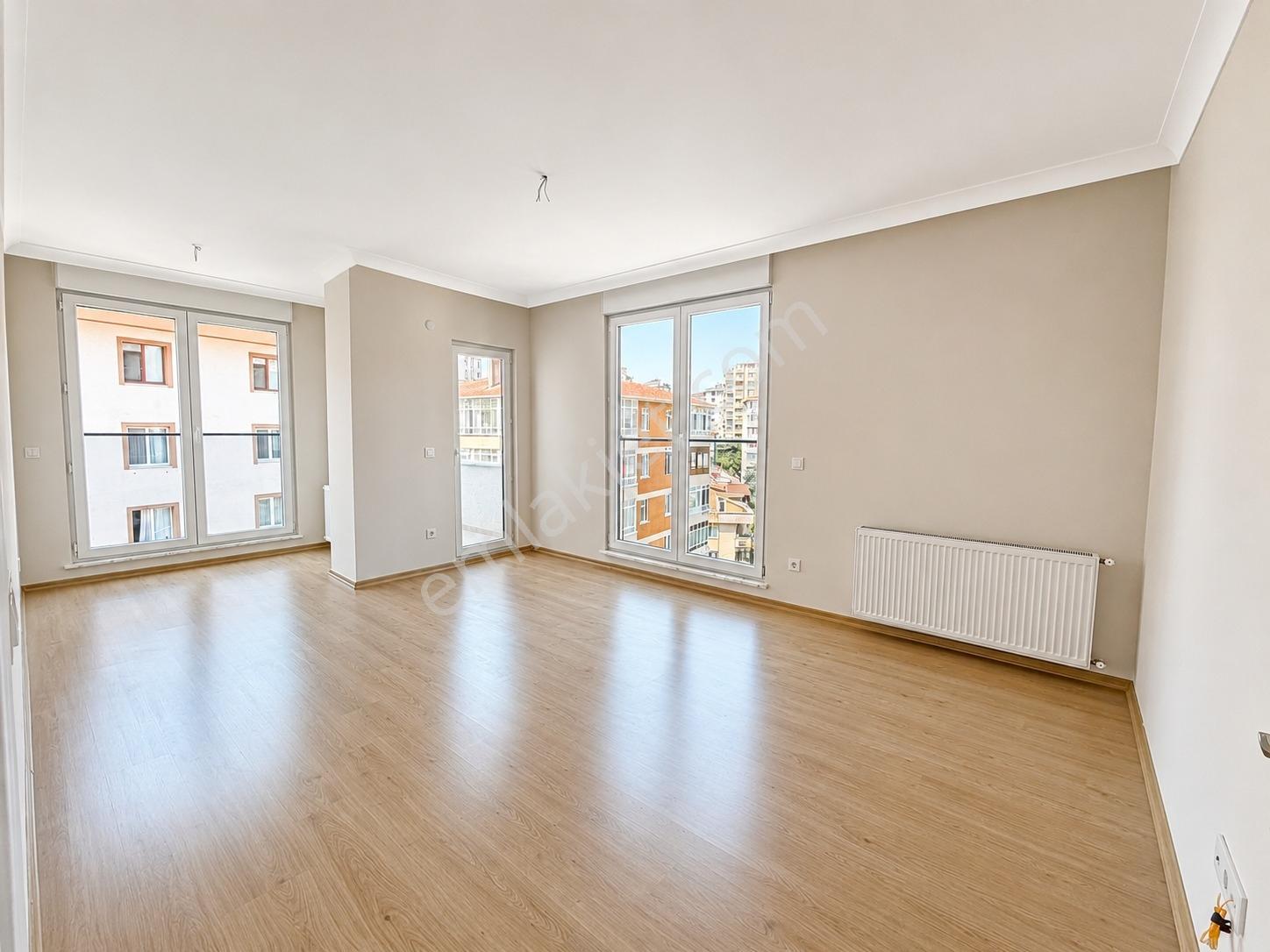 Kozyatağı'nda 2+1 Net 70m2 Balkonlu Giyinme Odalı Fırsat Daire — fotoğraf 2