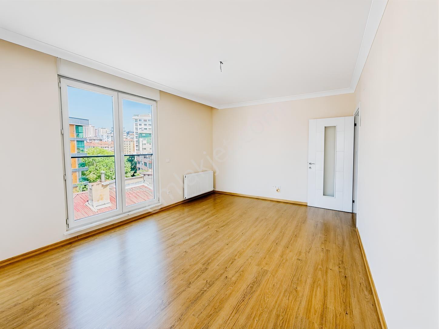 Kozyatağı'nda 2+1 Net 70m2 Balkonlu Giyinme Odalı Fırsat Daire — fotoğraf 3