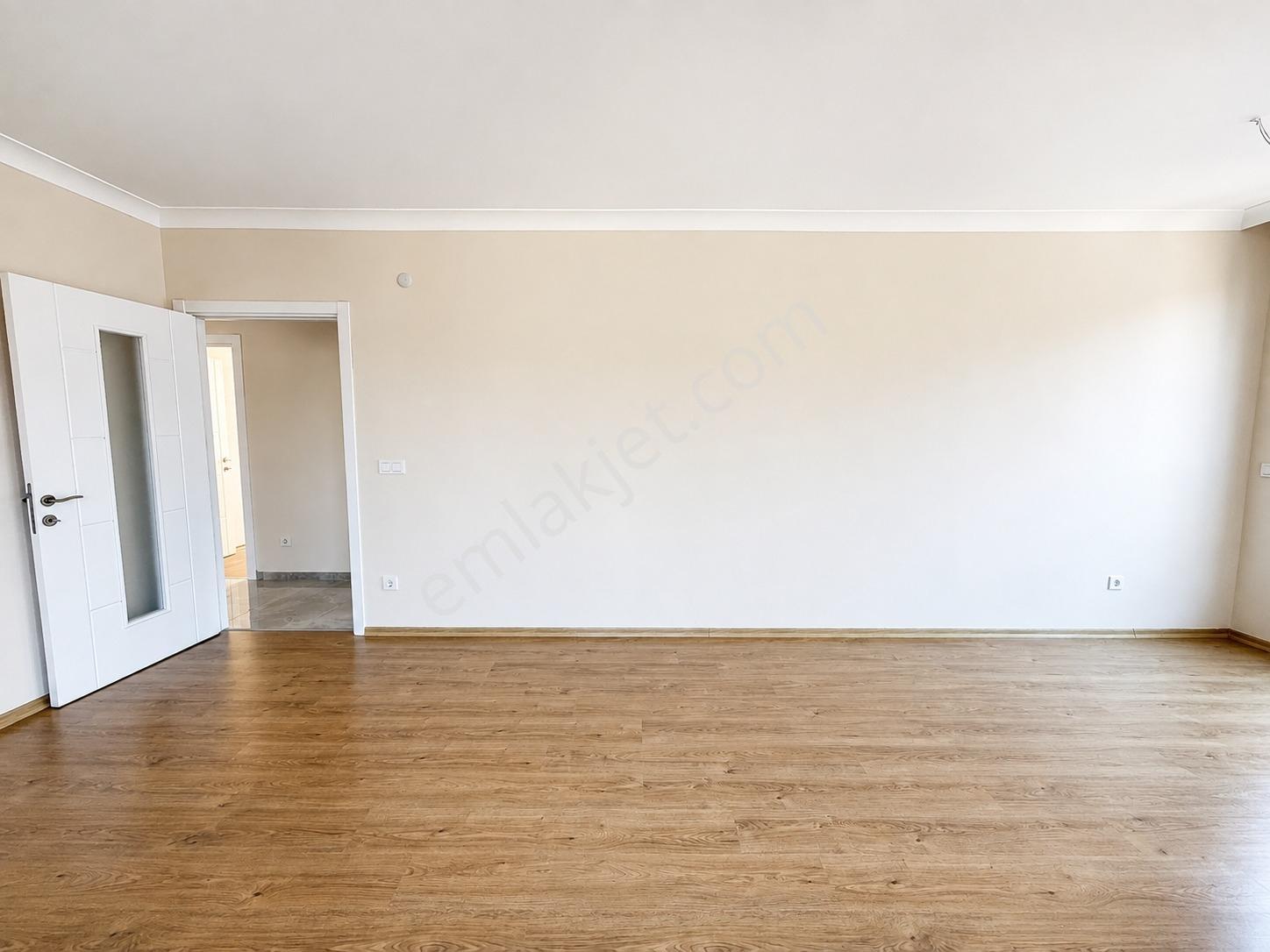 Kozyatağı'nda 2+1 Net 70m2 Balkonlu Giyinme Odalı Fırsat Daire — fotoğraf 4