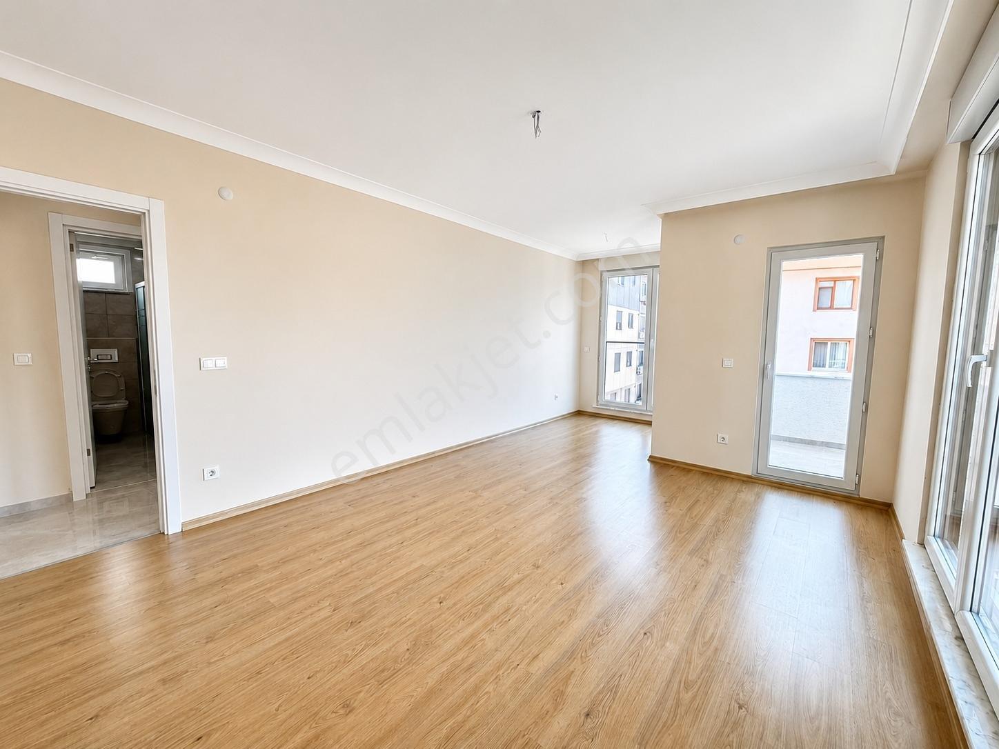 Kozyatağı'nda 2+1 Net 70m2 Balkonlu Giyinme Odalı Fırsat Daire — fotoğraf 5