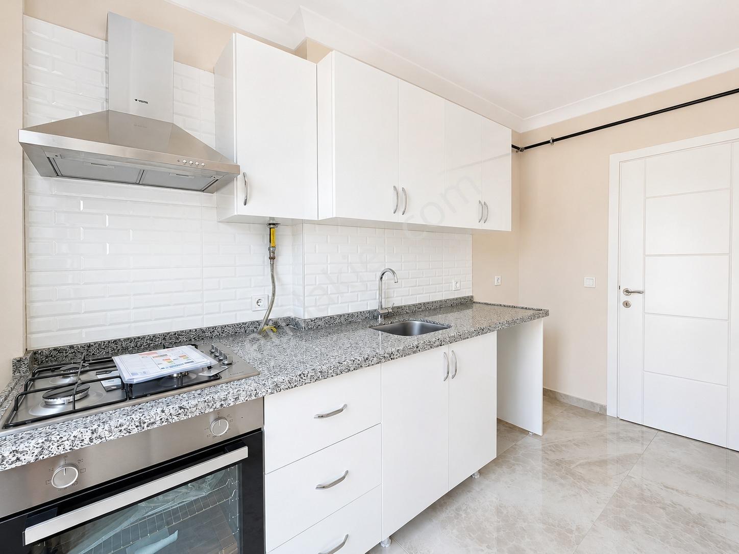 Kozyatağı'nda 2+1 Net 70m2 Balkonlu Giyinme Odalı Fırsat Daire — fotoğraf 6