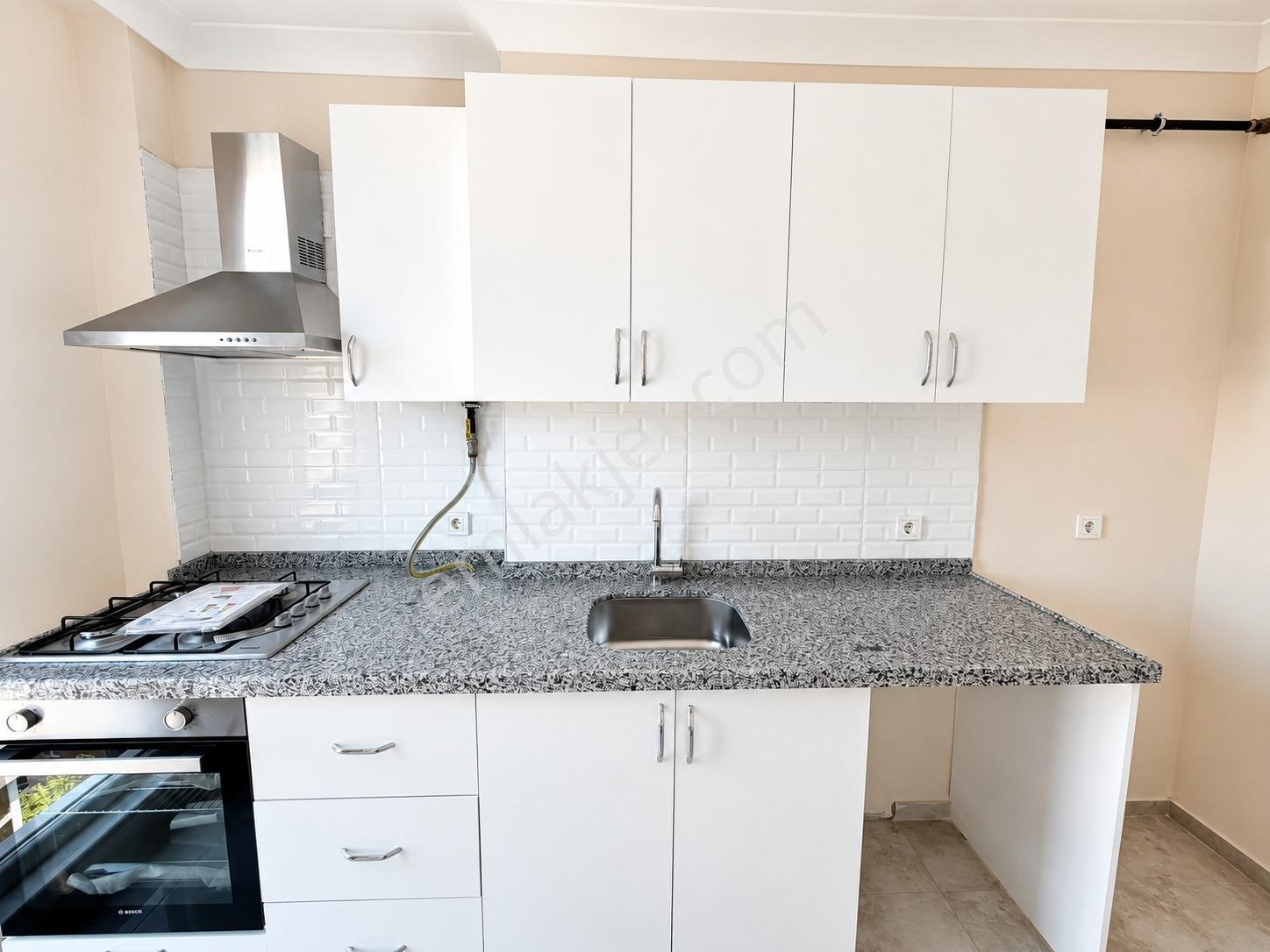 Kozyatağı'nda 2+1 Net 70m2 Balkonlu Giyinme Odalı Fırsat Daire — fotoğraf 7