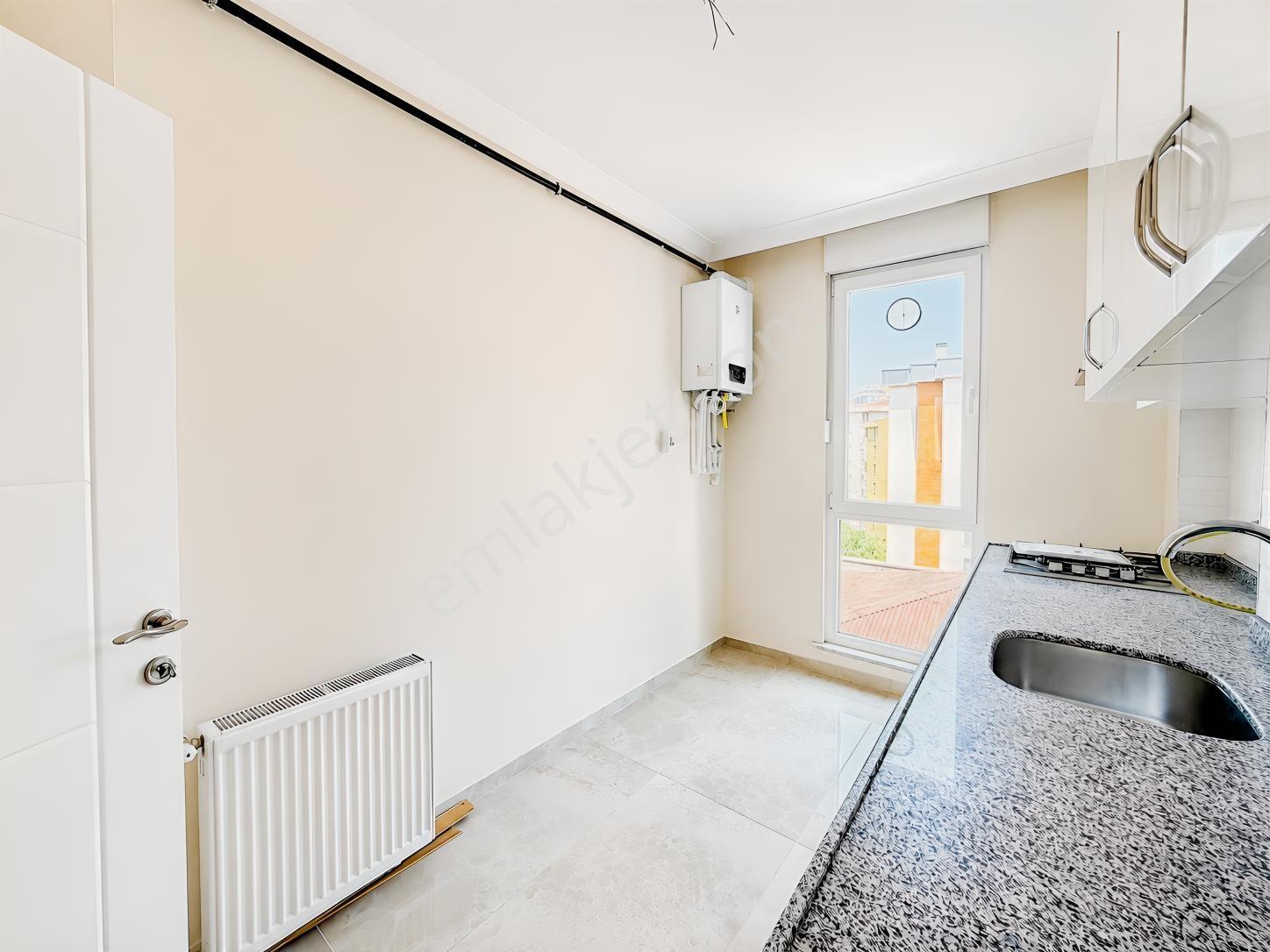 Kozyatağı'nda 2+1 Net 70m2 Balkonlu Giyinme Odalı Fırsat Daire — fotoğraf 8