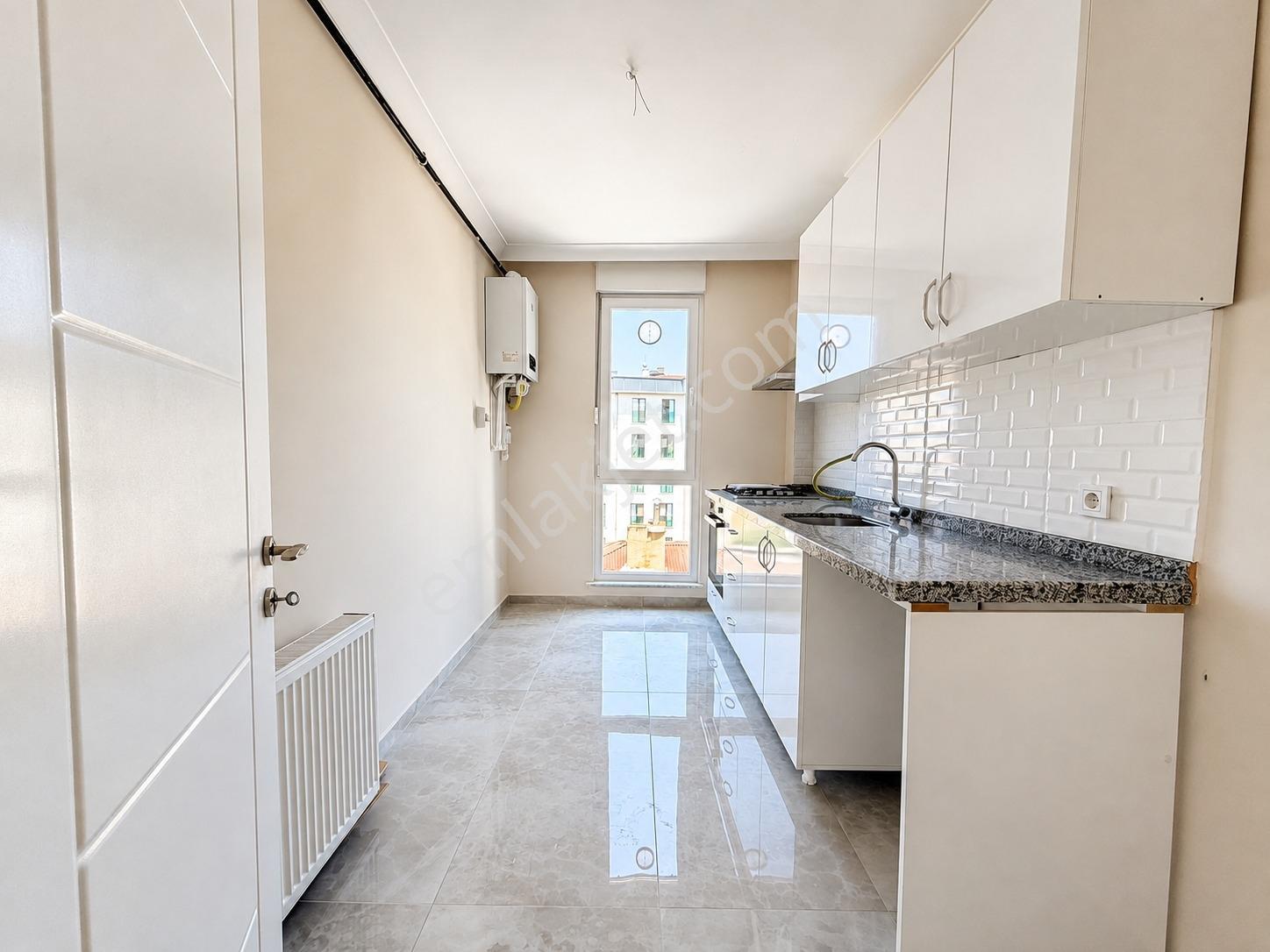 Kozyatağı'nda 2+1 Net 70m2 Balkonlu Giyinme Odalı Fırsat Daire — fotoğraf 9