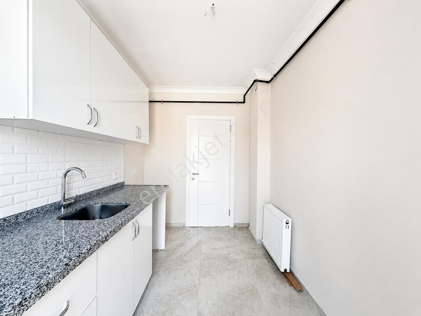 Kozyatağı'nda 2+1 Net 70m2 Balkonlu Giyinme Odalı Fırsat Daire — fotoğraf 10