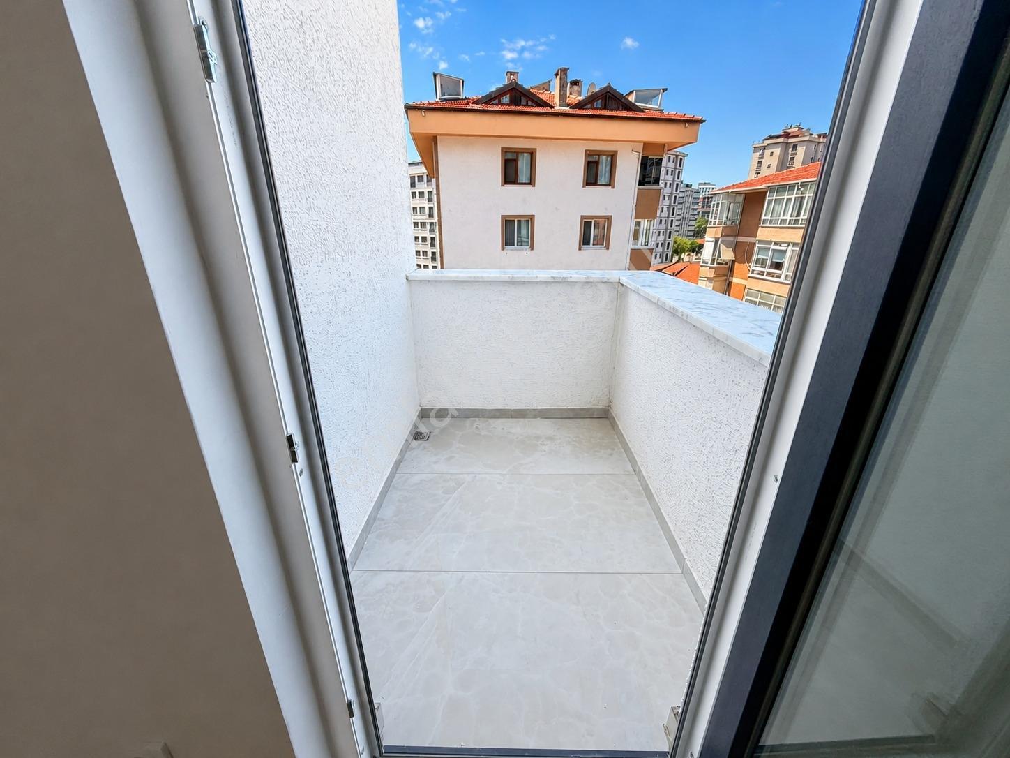 Kozyatağı'nda 2+1 Net 70m2 Balkonlu Giyinme Odalı Fırsat Daire — fotoğraf 11