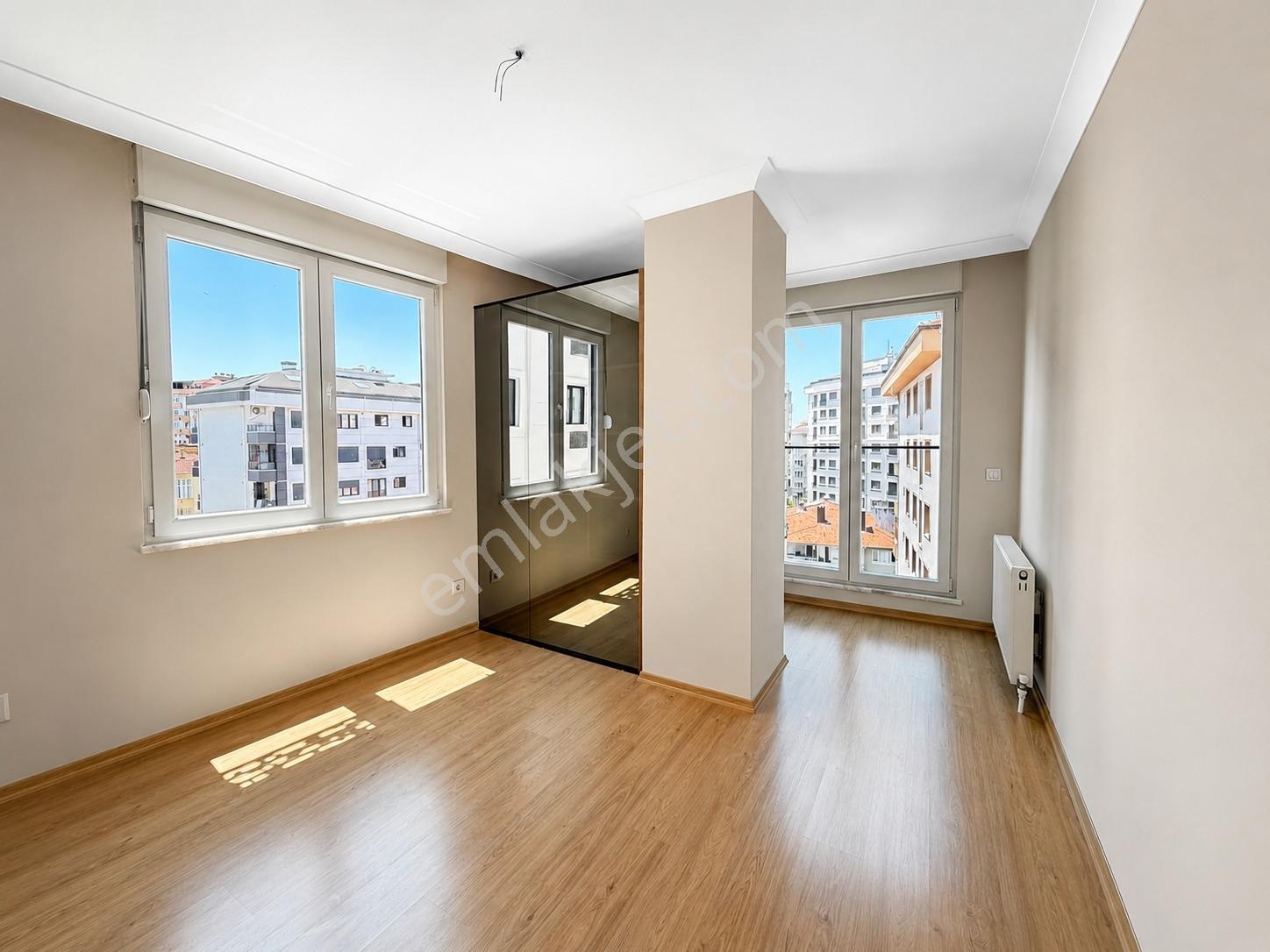 Kozyatağı'nda 2+1 Net 70m2 Balkonlu Giyinme Odalı Fırsat Daire — fotoğraf 14