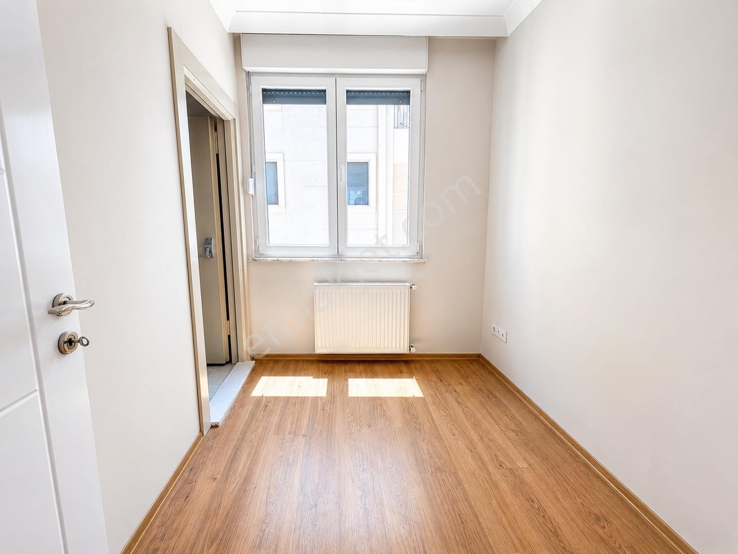 Kozyatağı'nda 2+1 Net 70m2 Balkonlu Giyinme Odalı Fırsat Daire — fotoğraf 16