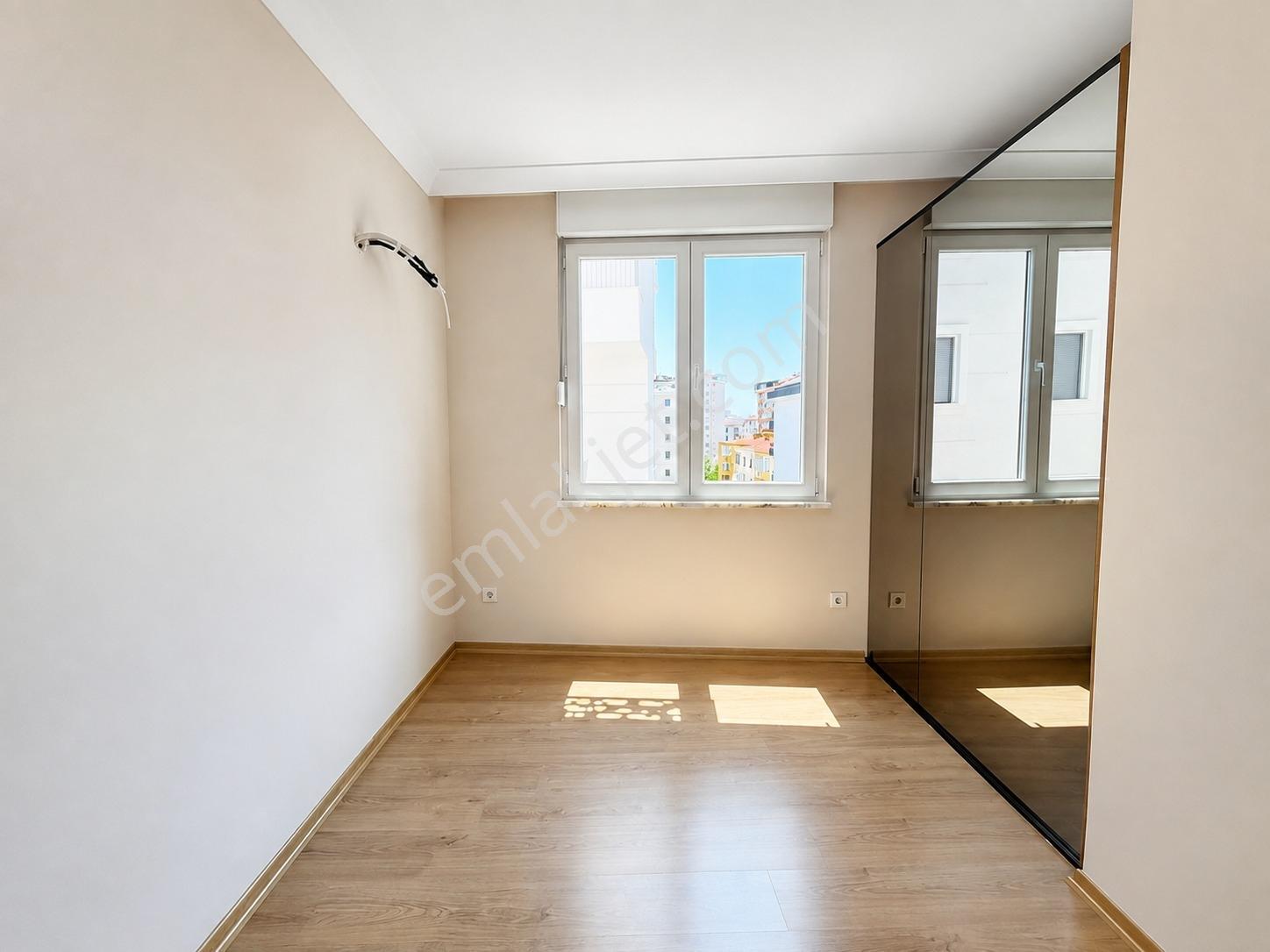 Kozyatağı'nda 2+1 Net 70m2 Balkonlu Giyinme Odalı Fırsat Daire — fotoğraf 17