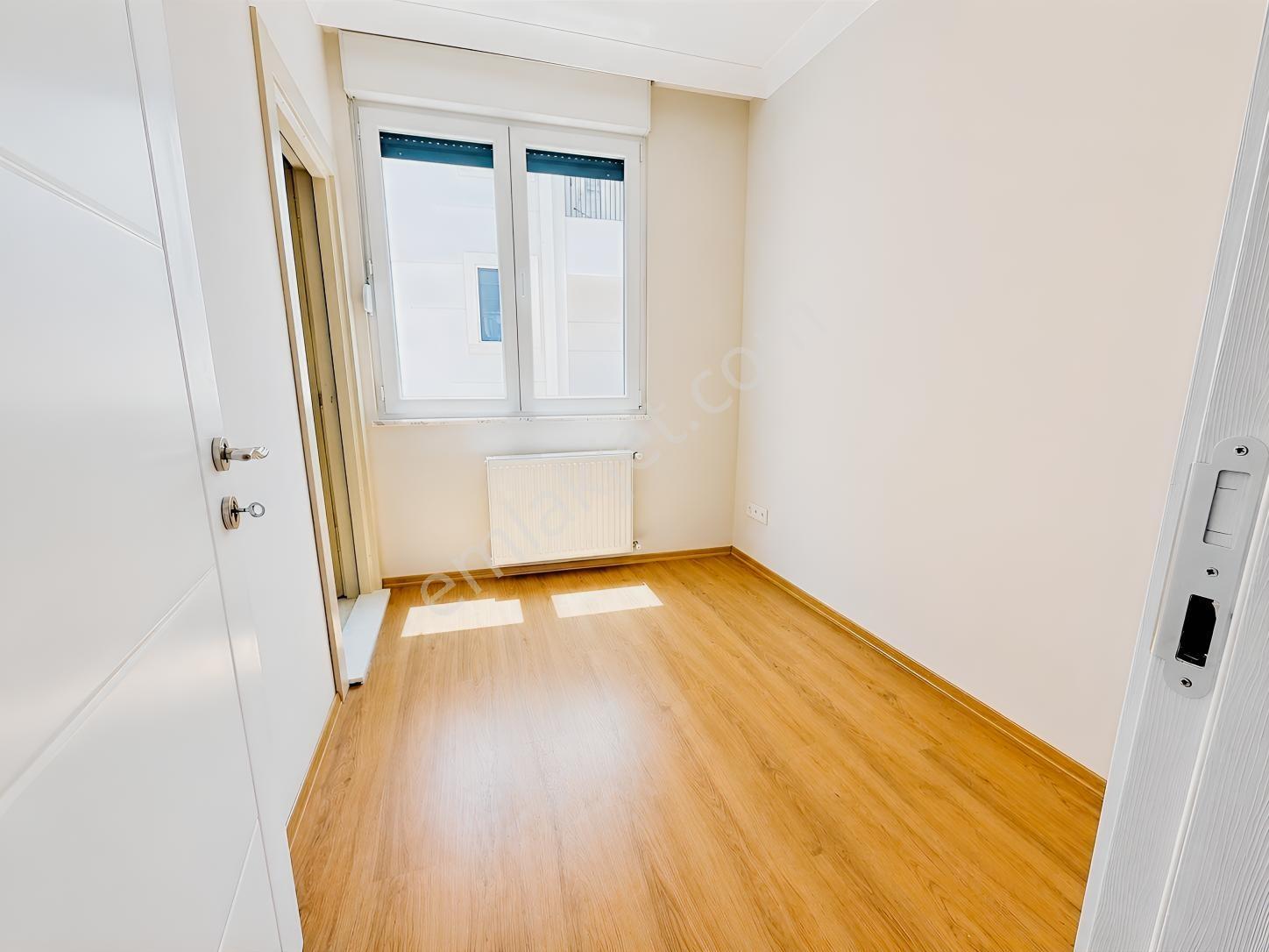 Kozyatağı'nda 2+1 Net 70m2 Balkonlu Giyinme Odalı Fırsat Daire — fotoğraf 19