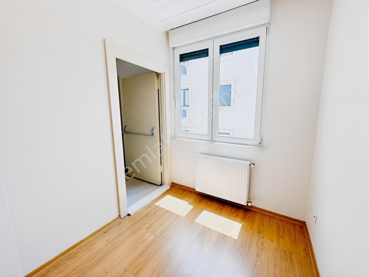 Kozyatağı'nda 2+1 Net 70m2 Balkonlu Giyinme Odalı Fırsat Daire — fotoğraf 21