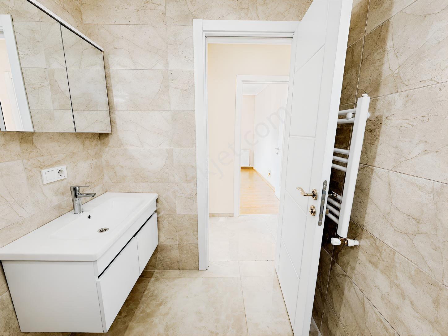 Kozyatağı'nda 2+1 Net 70m2 Balkonlu Giyinme Odalı Fırsat Daire — fotoğraf 24