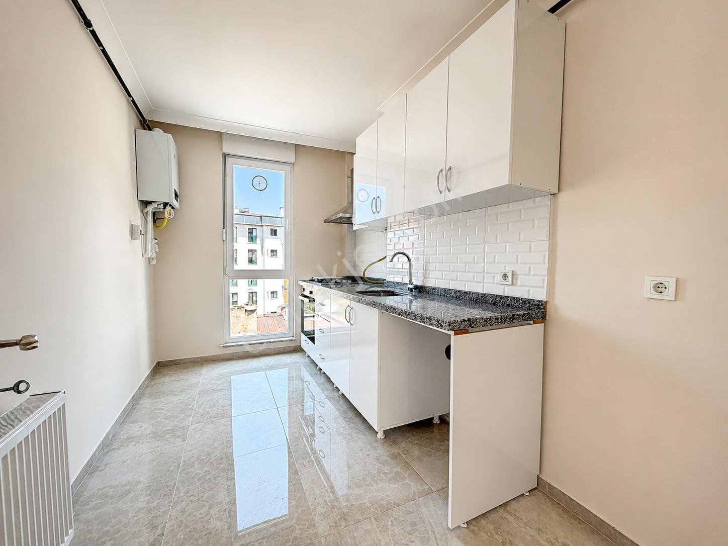 Kozyatağı'nda 2+1 Net 70m2 Balkonlu Giyinme Odalı Fırsat Daire — fotoğraf 26