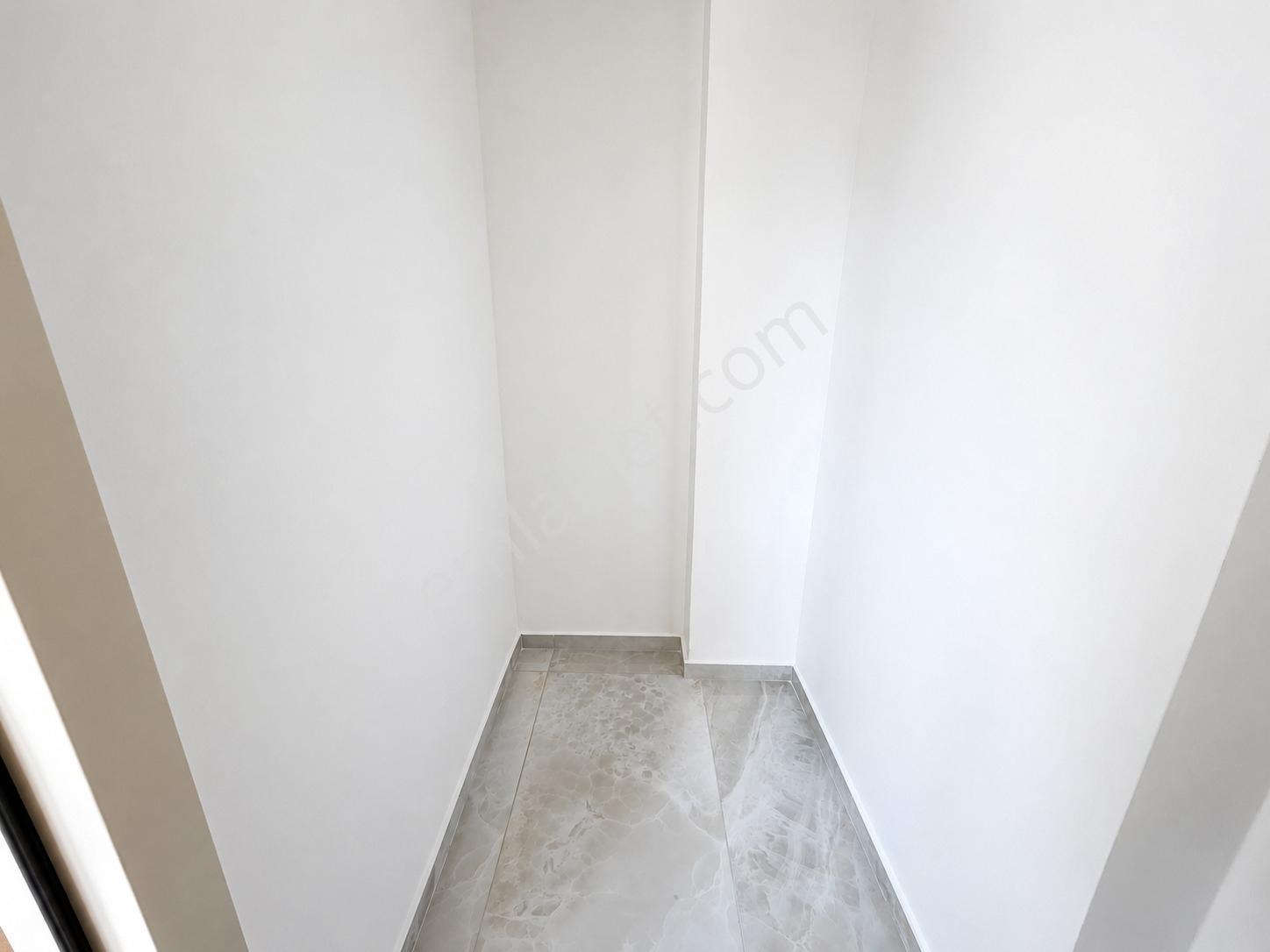 Kozyatağı'nda 2+1 Net 70m2 Balkonlu Giyinme Odalı Fırsat Daire — fotoğraf 27