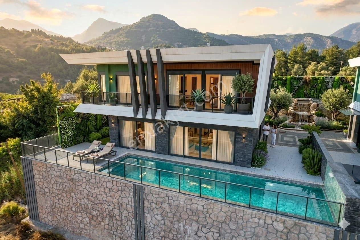 Alanya Obada Muhteşem Dizaynda Full Deniz Manzaralı 4+1 Villa