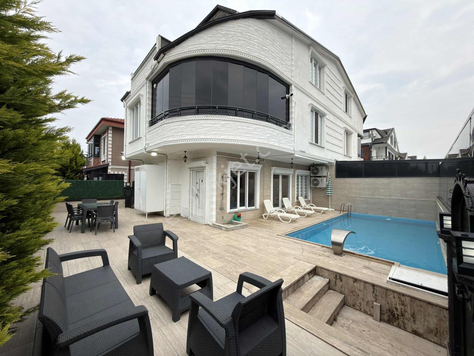 Merkez Plaj'Da 290M² Kullanım-Köşe-K.Mülkiyetli-Deniz Manzaralı