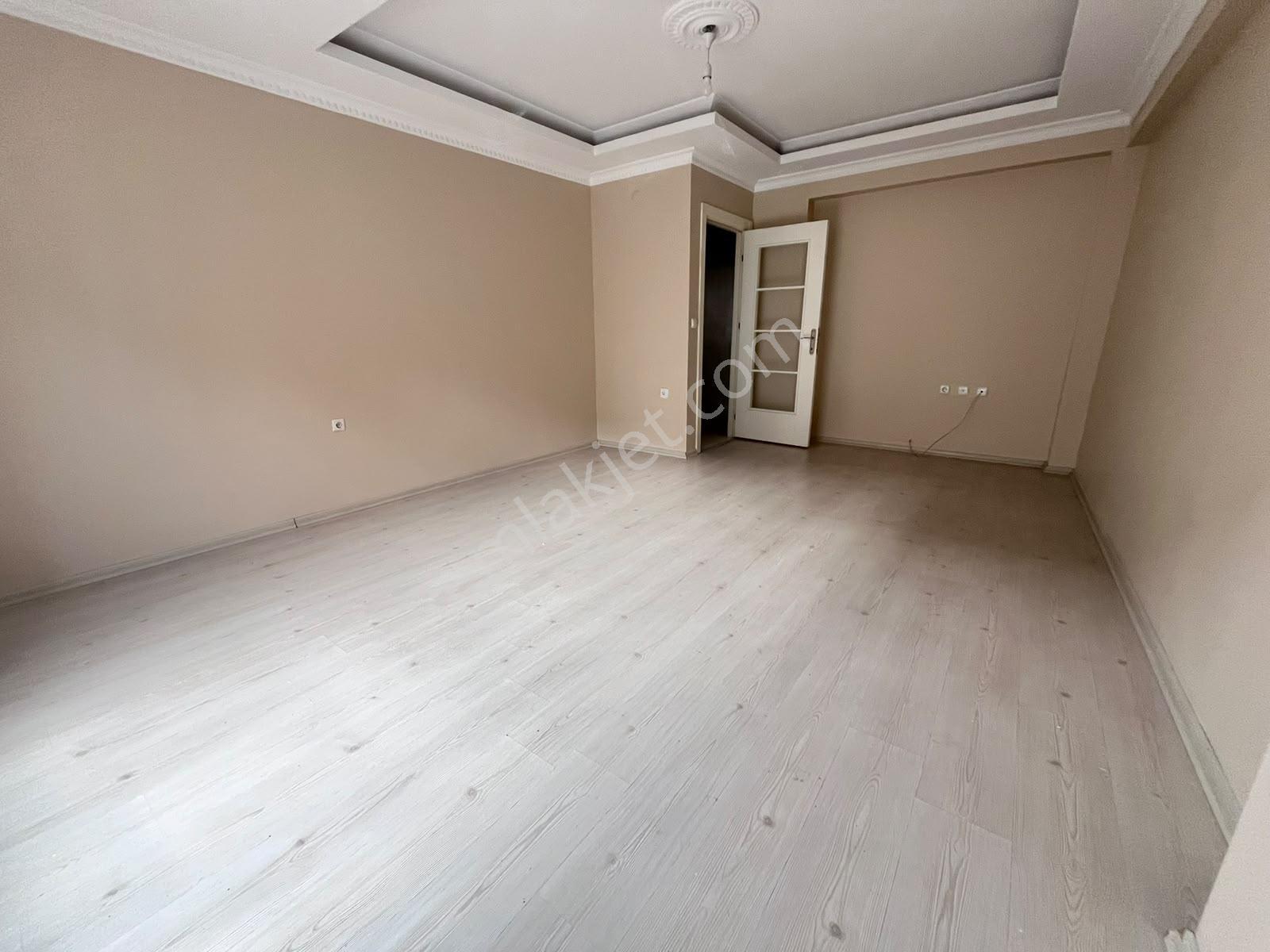 Royal'den Esenyurt Balıkyolu'nda 2+1 85m2 Masrafsız Arakat — fotoğraf 5