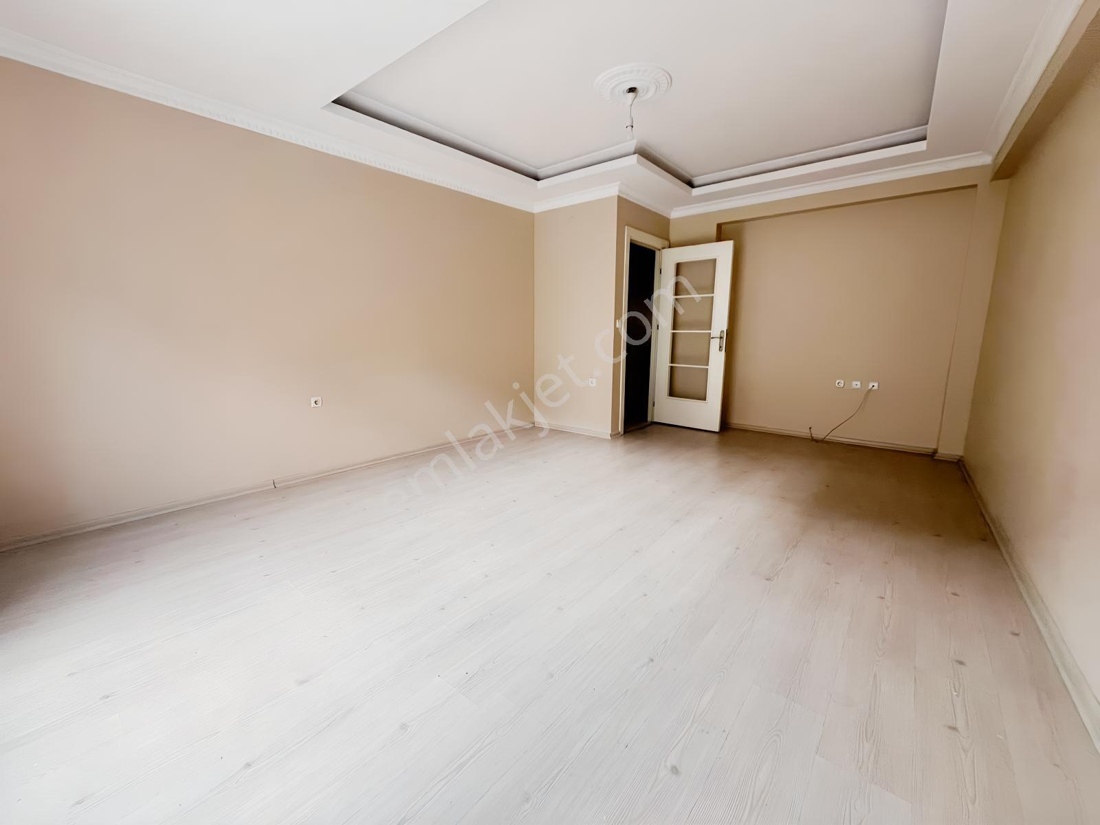 Royal'den Esenyurt Balıkyolu'nda 2+1 85m2 Masrafsız Arakat — fotoğraf 7