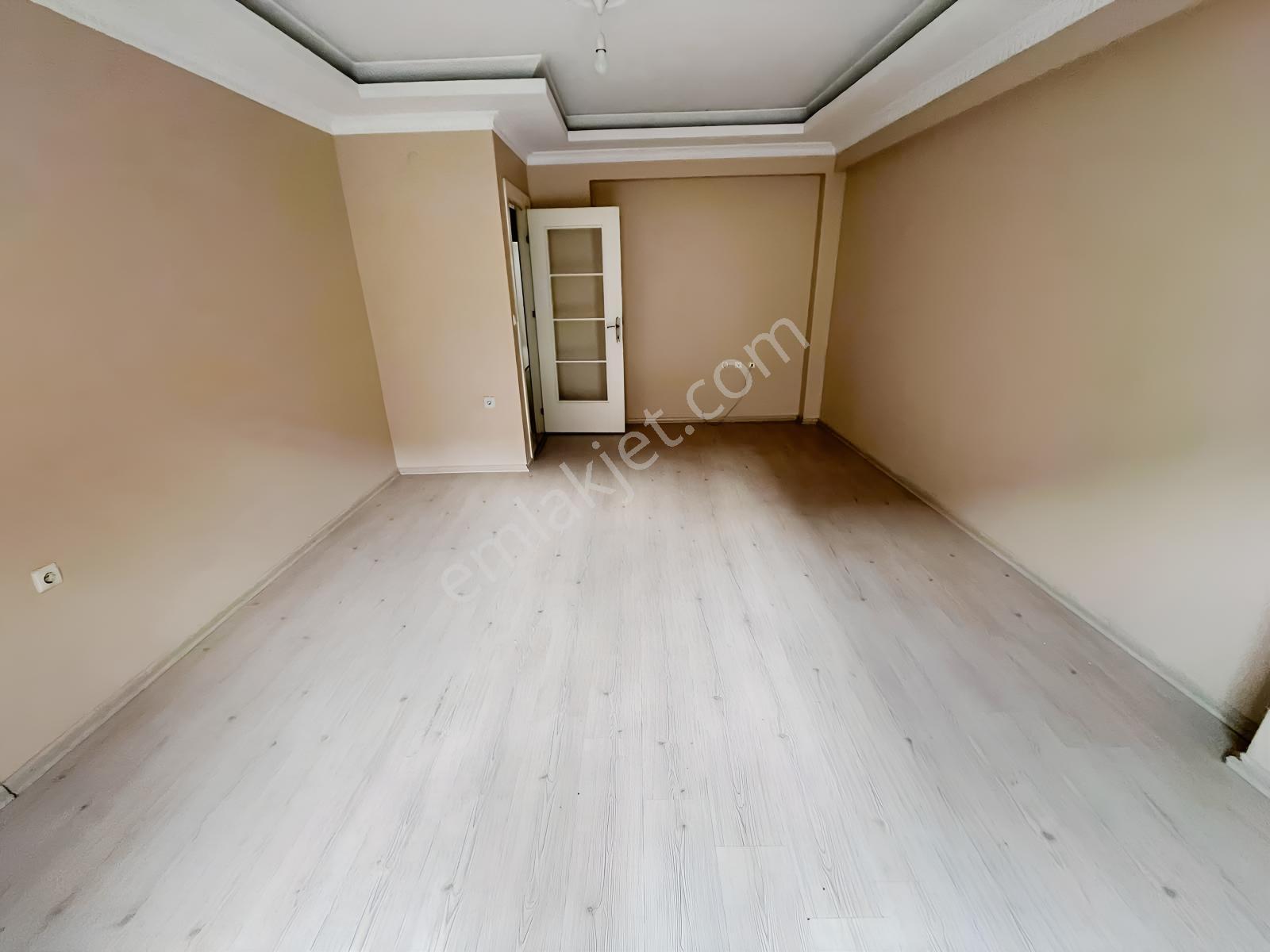 Royal'den Esenyurt Balıkyolu'nda 2+1 85m2 Masrafsız Arakat — fotoğraf 8
