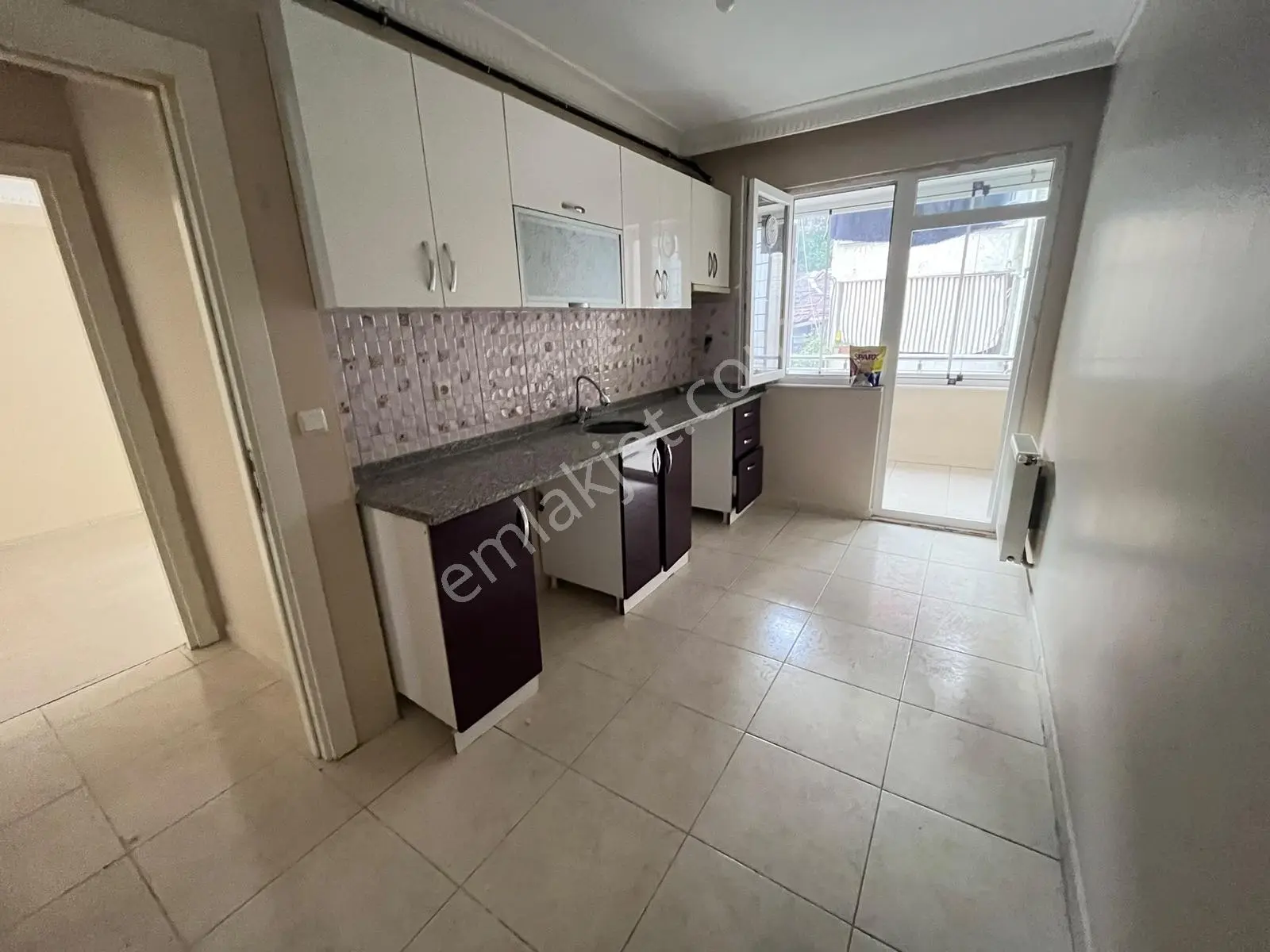 Royal'den Esenyurt Balıkyolu'nda 2+1 85m2 Masrafsız Arakat — fotoğraf 11