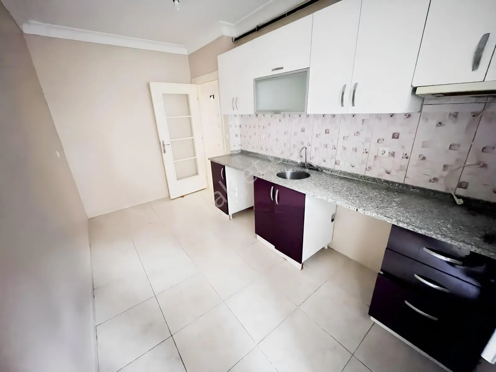 Royal'den Esenyurt Balıkyolu'nda 2+1 85m2 Masrafsız Arakat — fotoğraf 13