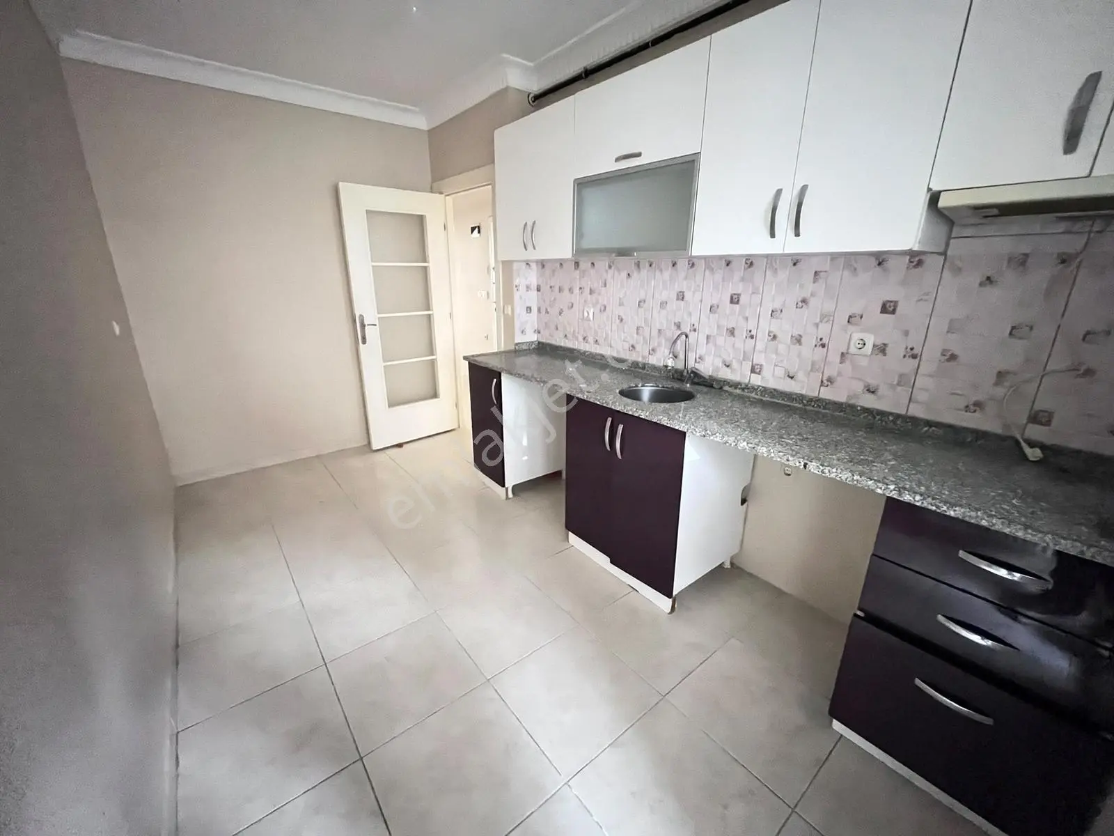 Royal'den Esenyurt Balıkyolu'nda 2+1 85m2 Masrafsız Arakat — fotoğraf 14