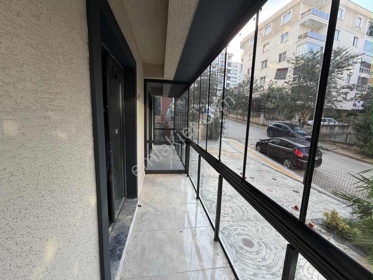 Cağaloğlunda / İskanlı Cam Balkonlu 1+1 Fırsat Daire — fotoğraf 6