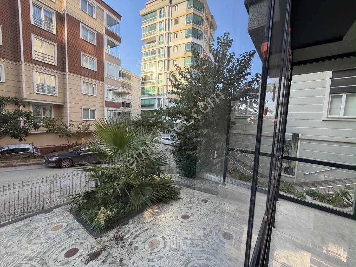 Cağaloğlunda / İskanlı Cam Balkonlu 1+1 Fırsat Daire — fotoğraf 8