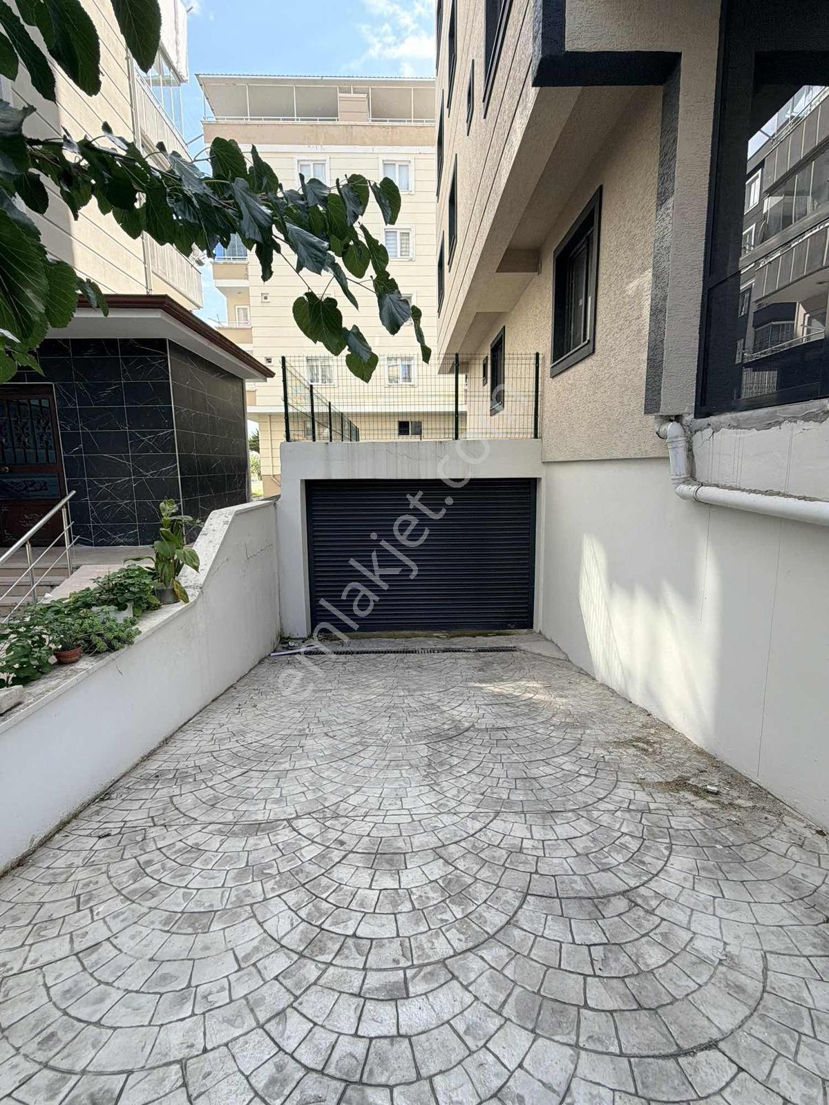 Cağaloğlunda / İskanlı Cam Balkonlu 1+1 Fırsat Daire — fotoğraf 12