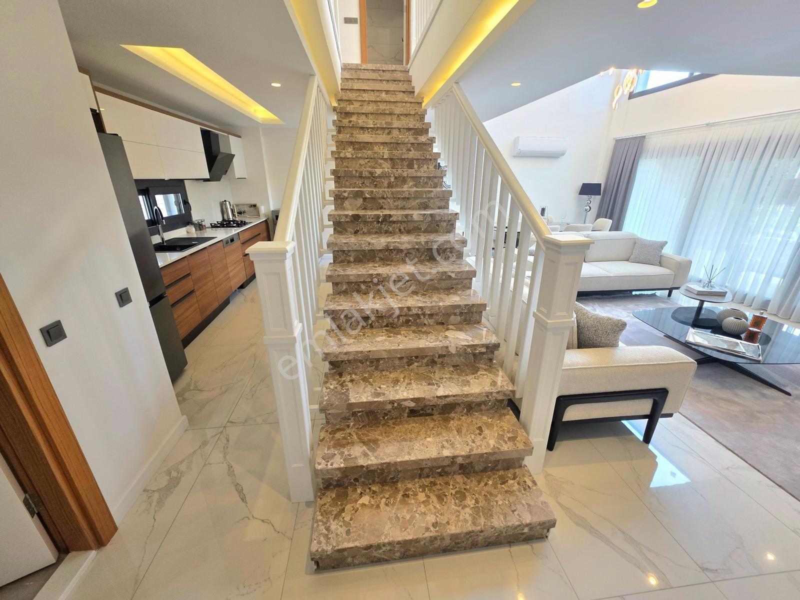 Kuşadası Soğucak'ta Satılık Sıfır 3+1 Doğalgazlı Villa — fotoğraf 25