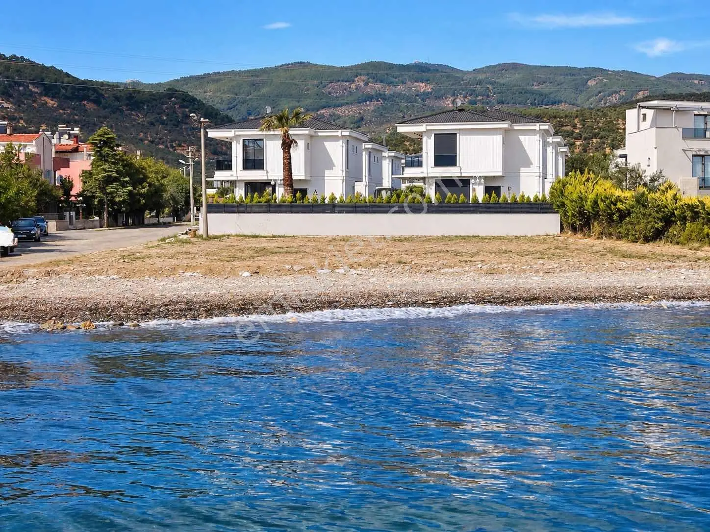 Avcı'Dan Assos-K.Kuyu Yolu Denize Sıfır Giriş Odalı 4+1 Villa