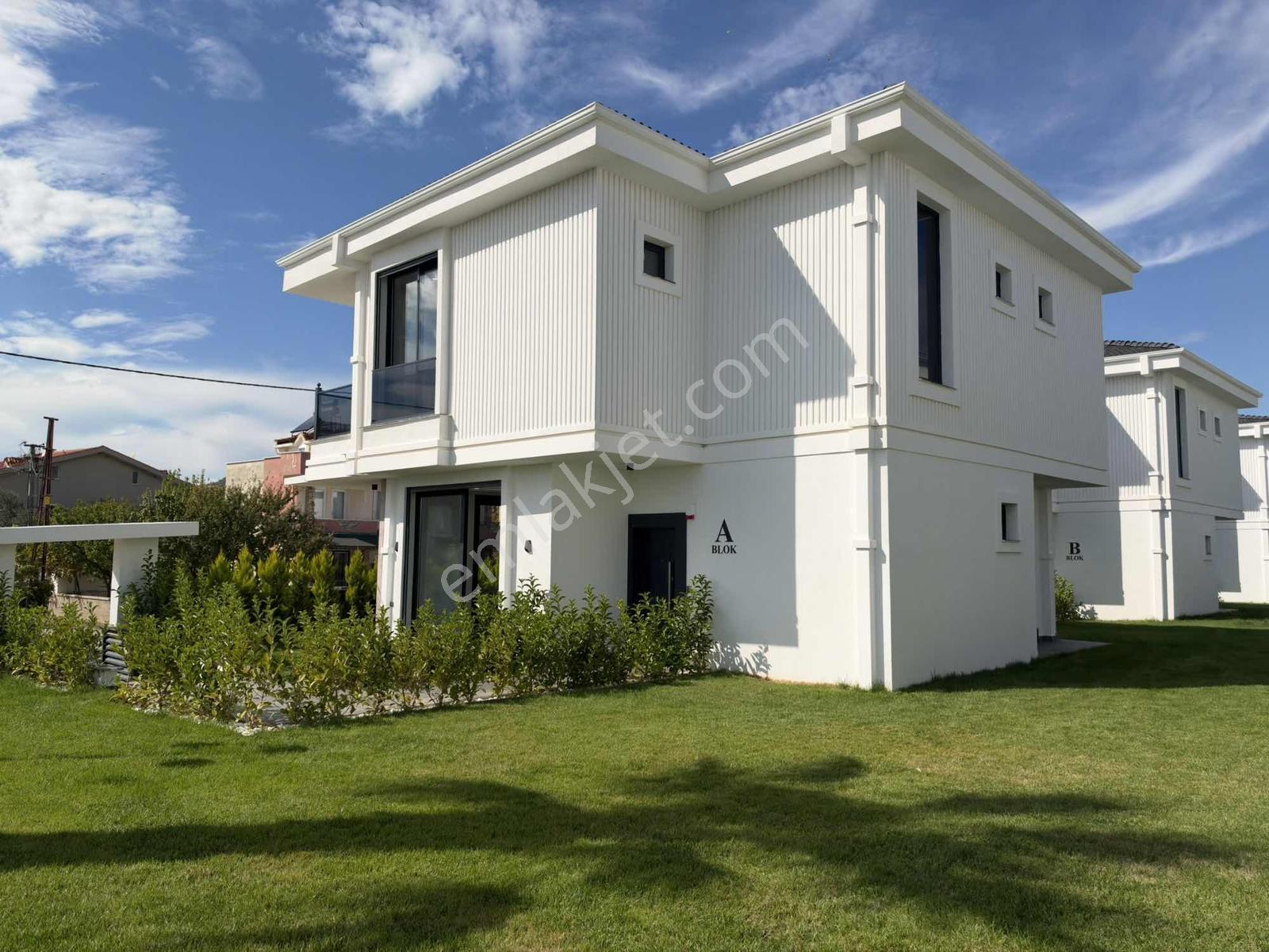 Avcı'dan Assos-k.kuyu Yolu Denize Sıfır Giriş Odalı 4+1 Villa — fotoğraf 8
