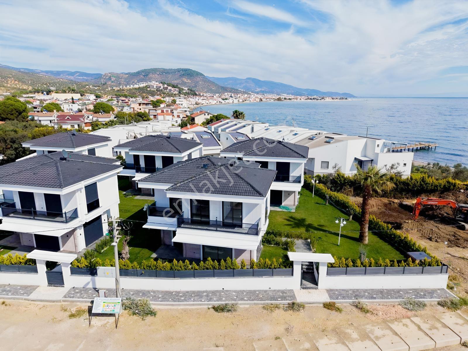 Avcı'dan Assos-k.kuyu Yolu Denize Sıfır Giriş Odalı 4+1 Villa — fotoğraf 9