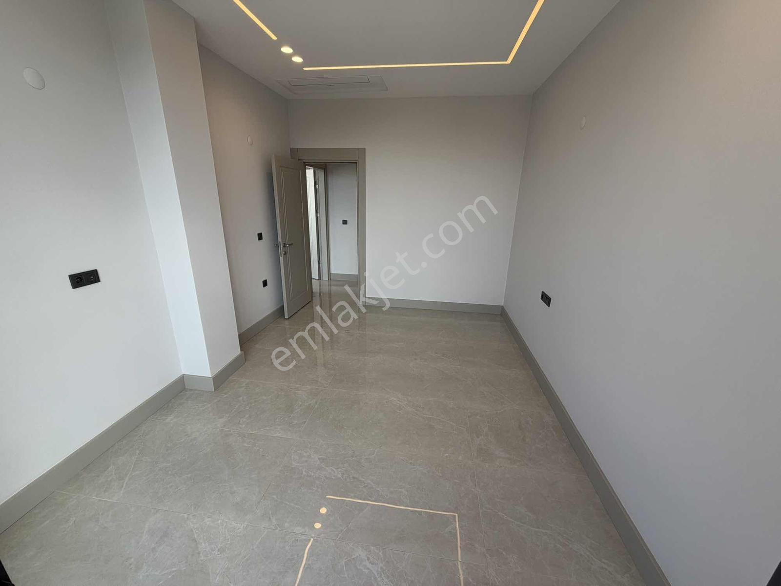 Avcı'dan Assos-k.kuyu Yolu Denize Sıfır Giriş Odalı 4+1 Villa — fotoğraf 23