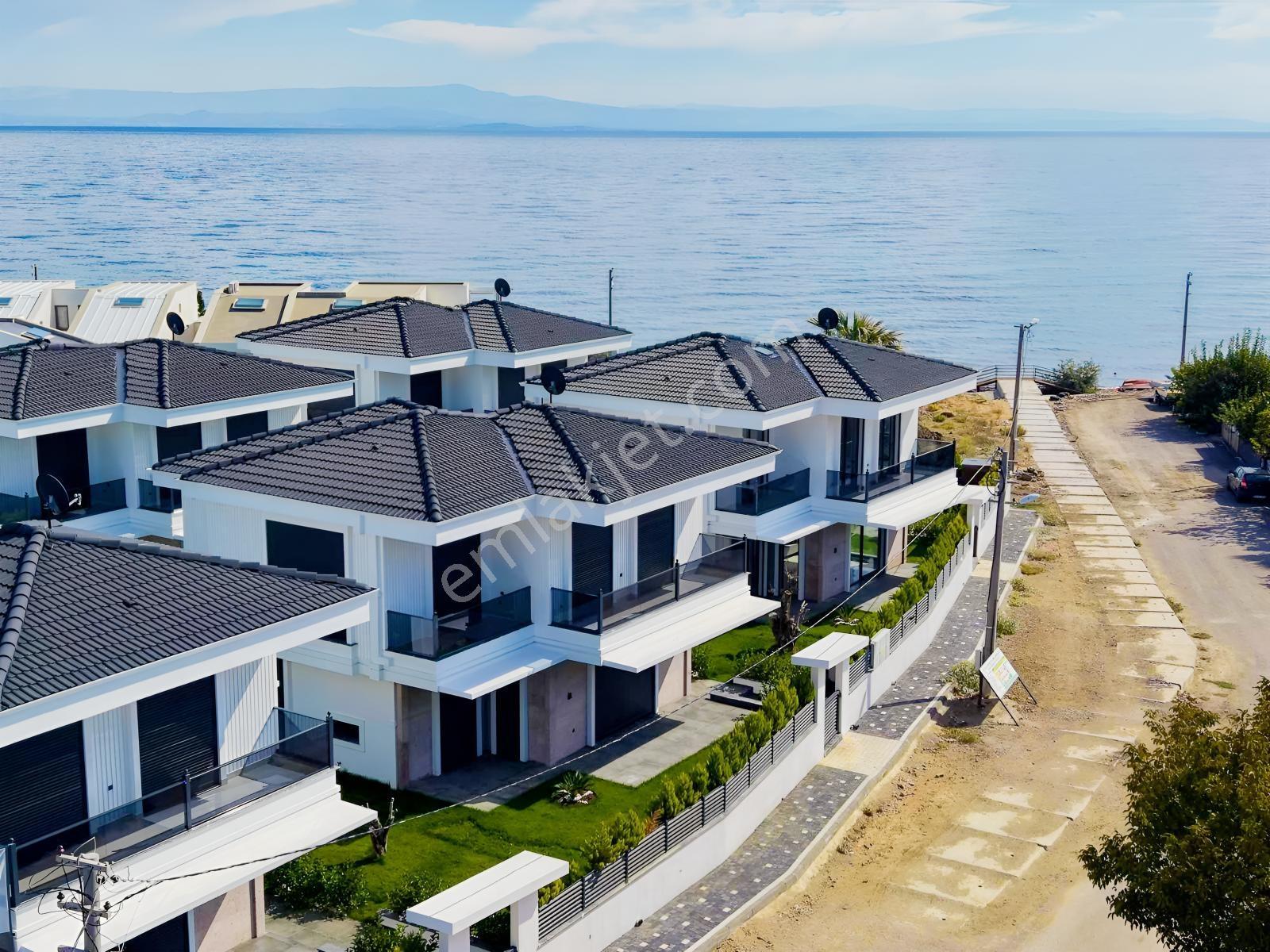 Avcı'dan Assos-k.kuyu Yolu Denize Sıfır Giriş Odalı 4+1 Villa — fotoğraf 24