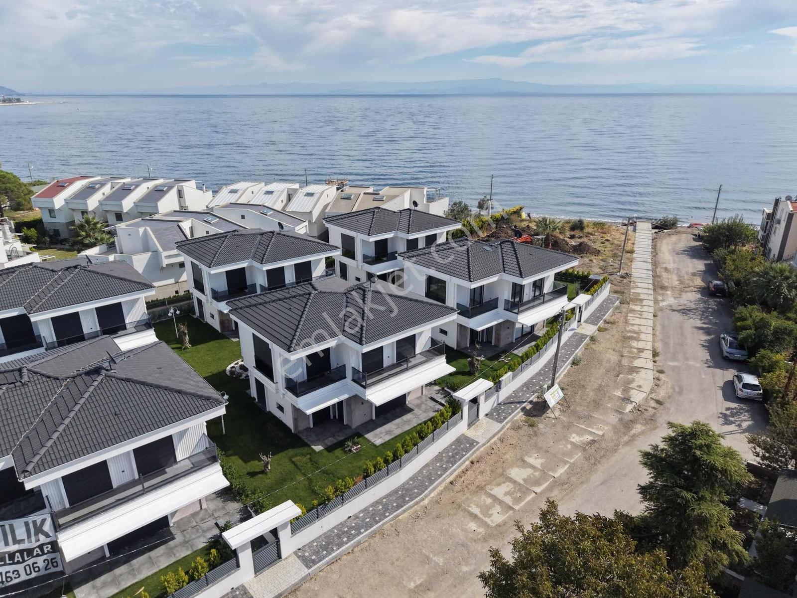 Avcı'dan Assos-k.kuyu Yolu Denize Sıfır Giriş Odalı 4+1 Villa — fotoğraf 27