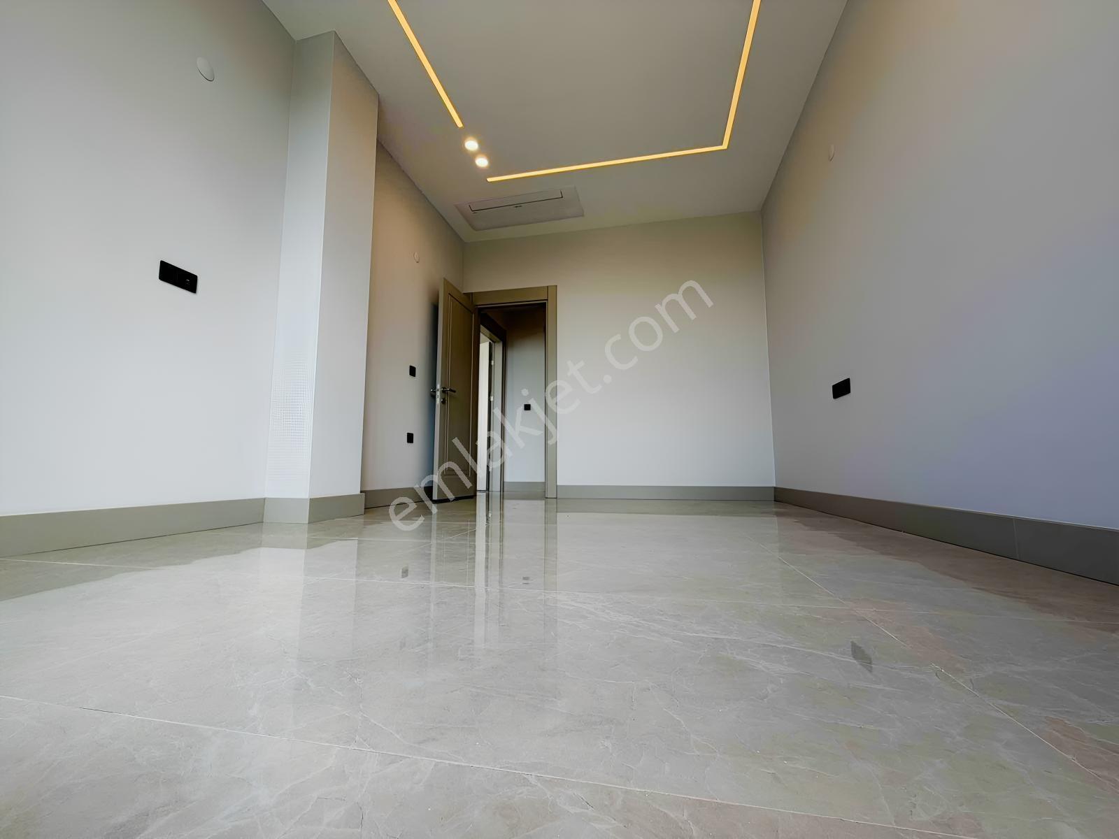 Avcı'dan Assos-k.kuyu Yolu Denize Sıfır Giriş Odalı 4+1 Villa — fotoğraf 31