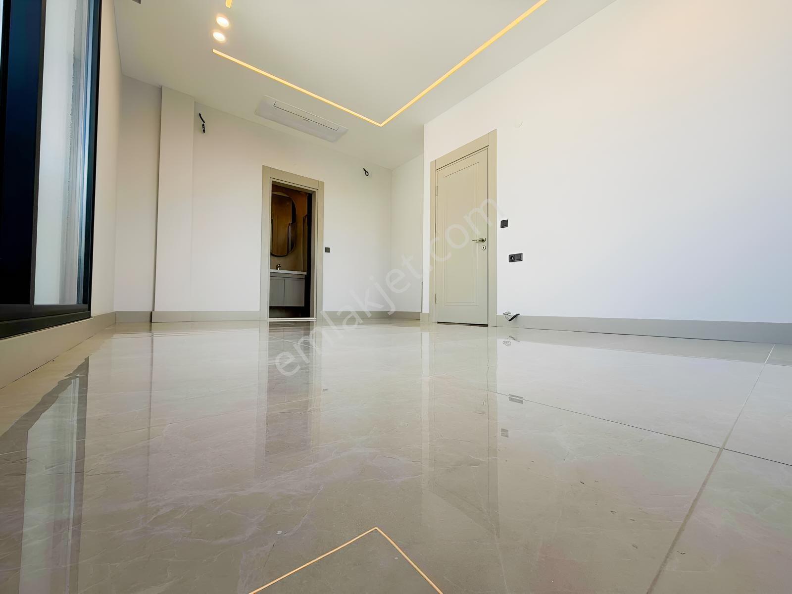 Avcı'dan Assos-k.kuyu Yolu Denize Sıfır Giriş Odalı 4+1 Villa — fotoğraf 32