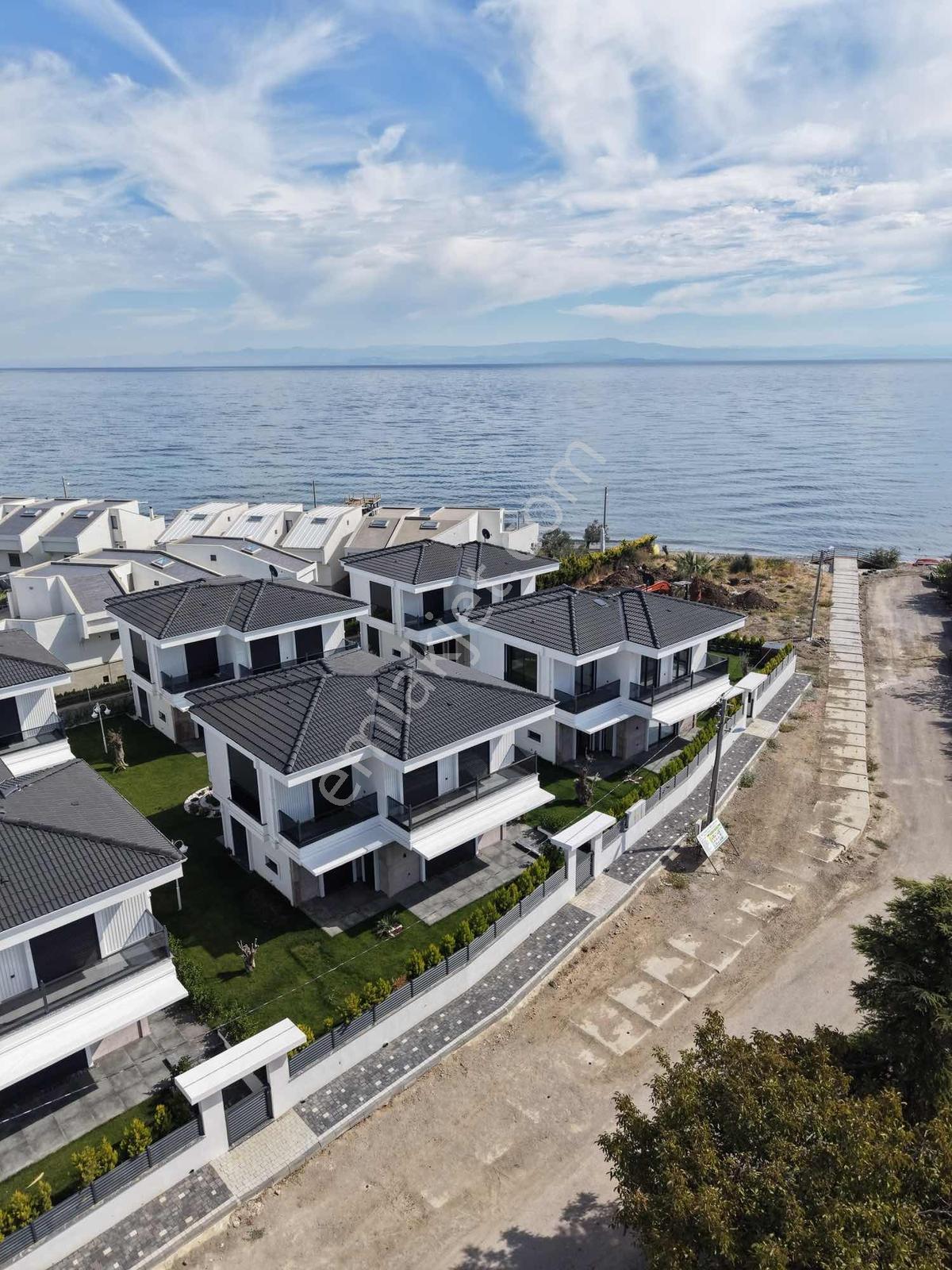 Avcı'dan Assos-k.kuyu Yolu Denize Sıfır Giriş Odalı 4+1 Villa — fotoğraf 33