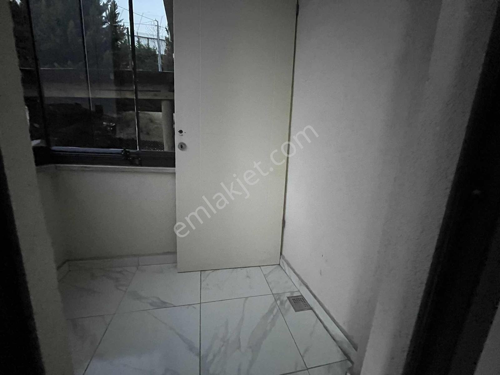 Sancaktepe Mevlana Mah Caddeye Cepheli Satılık 2+1 Arakat Daire — fotoğraf 8