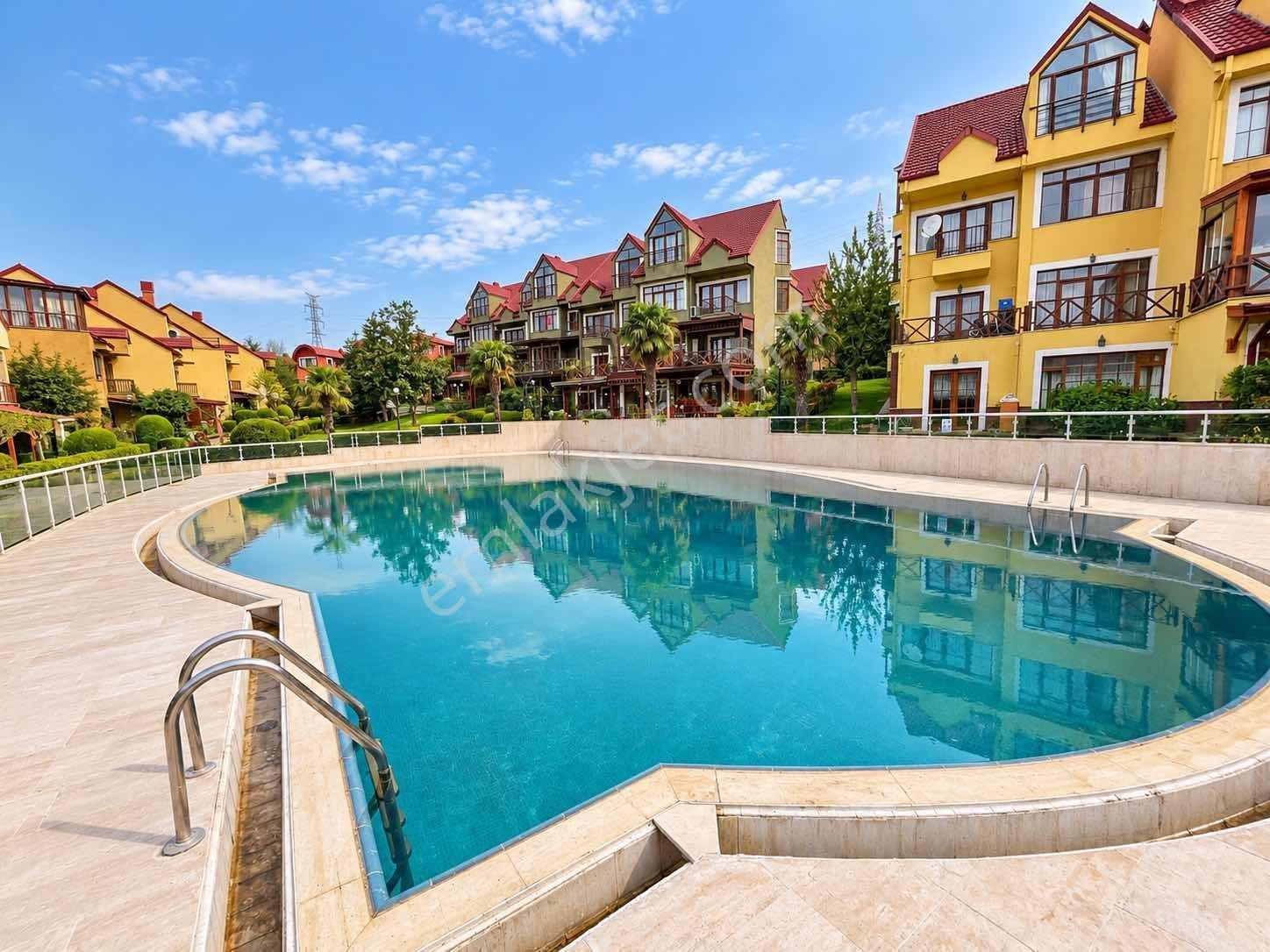 Finansman'Dan..Havuzlu..Güvenlikli Sitede..Bahçeli..Geniş Villa
