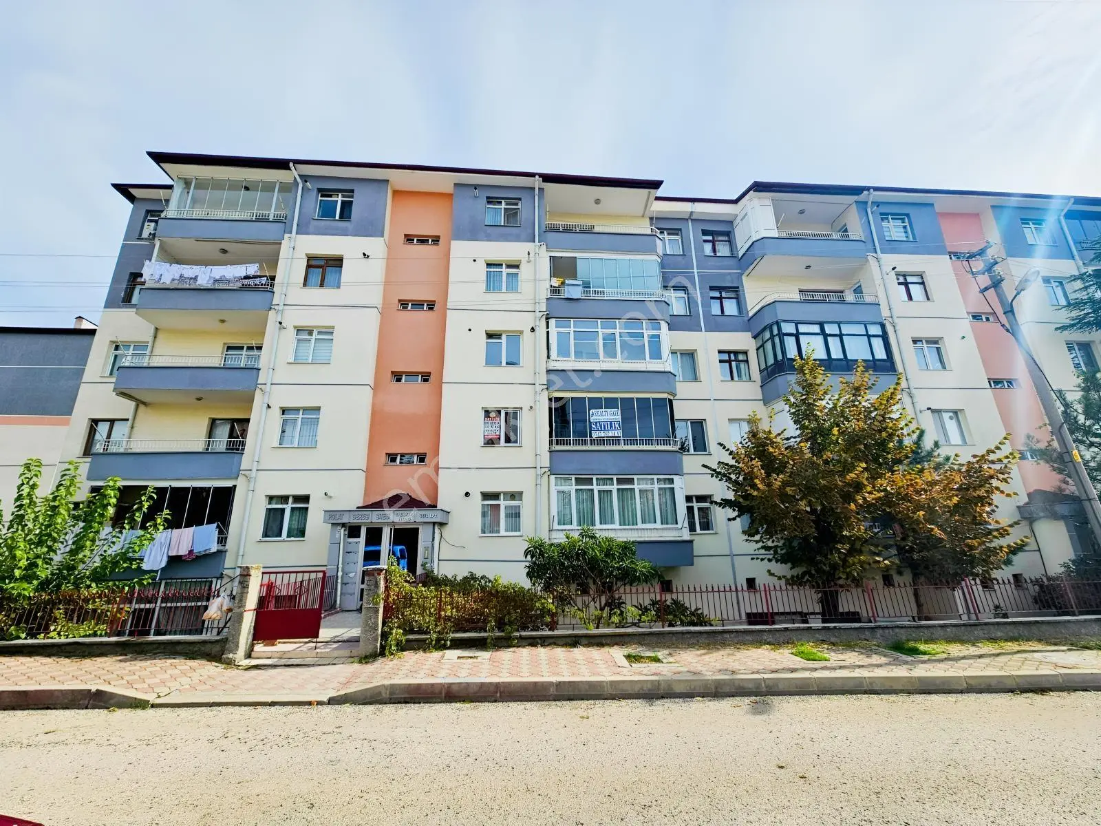 Harikalar Metrosu Yakını, Masrafsız Satılık 3+1 Daire