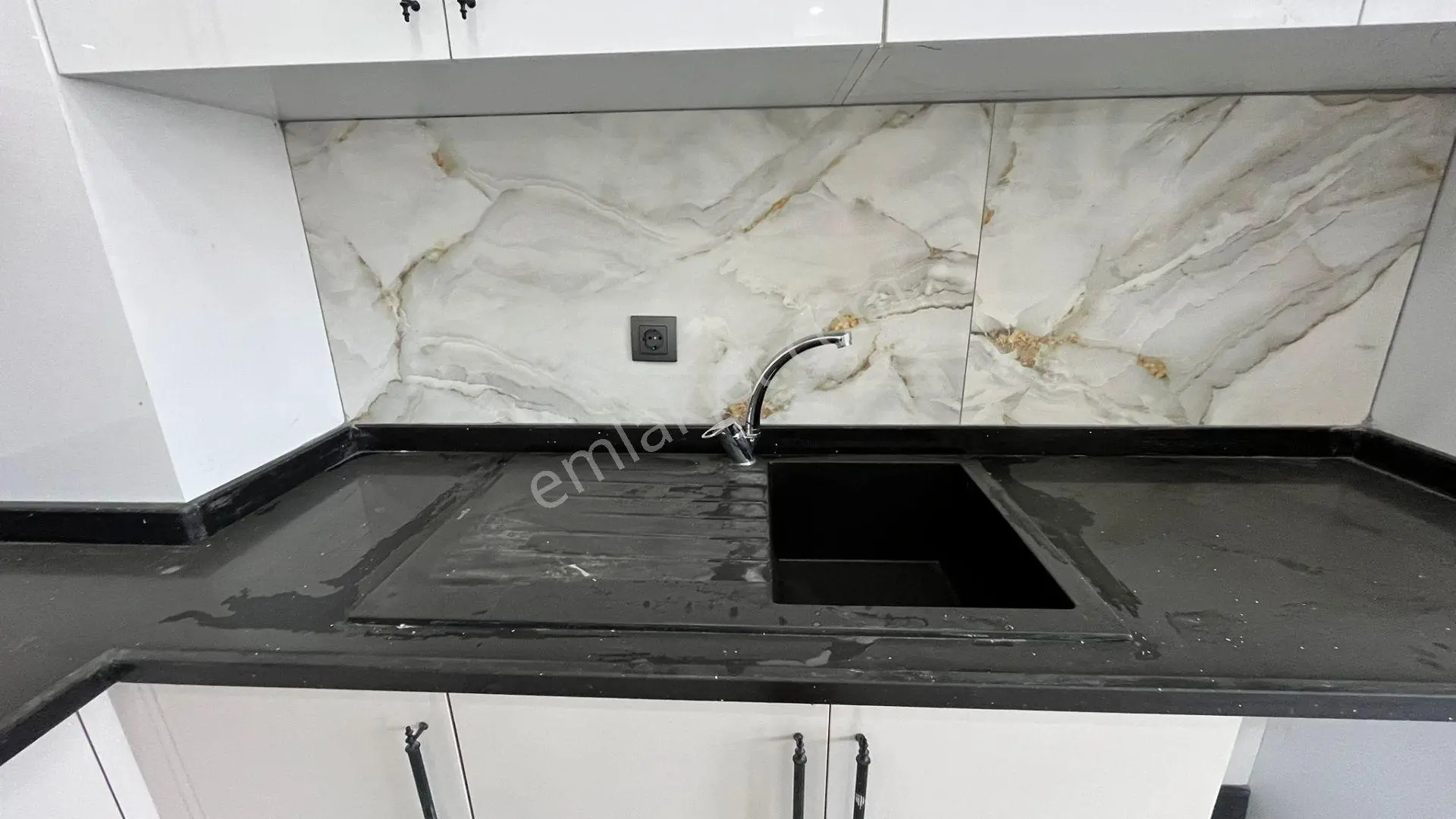 Cennetayağında Geniş 1+1 Oturuma Hazır Konforlu Daire Sıfır — fotoğraf 3