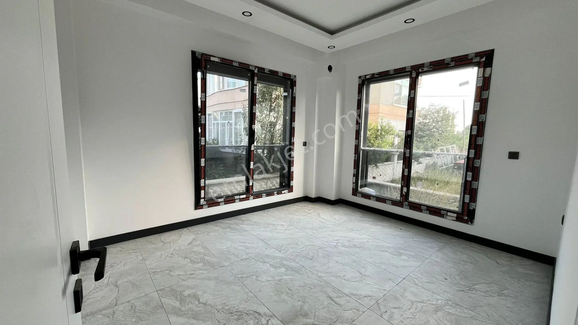 Cennetayağında Geniş 1+1 Oturuma Hazır Konforlu Daire Sıfır — fotoğraf 9