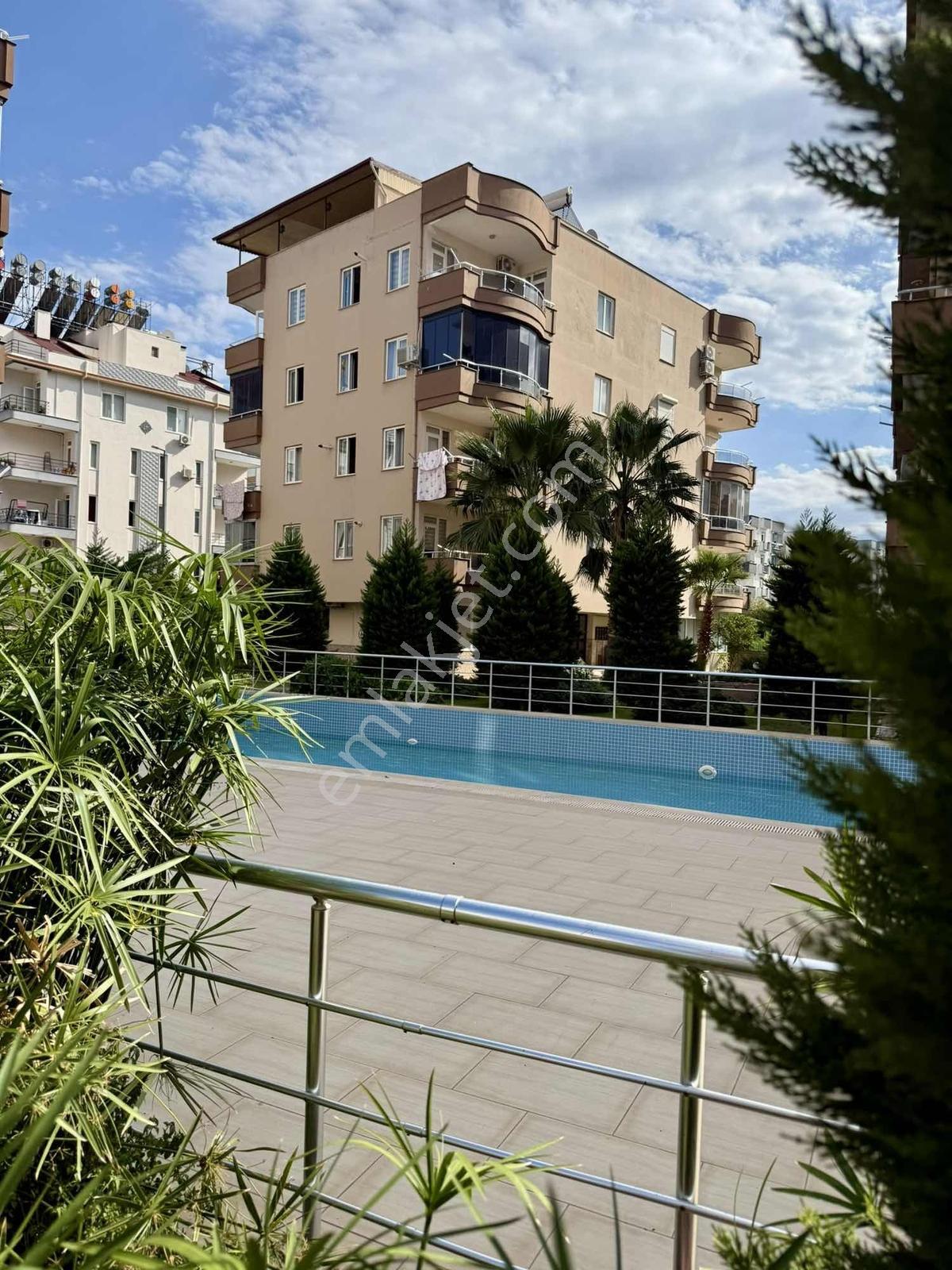Hurma Mah. Havuzlu Site İçersinde Satılık 2+1 Daire — fotoğraf 2