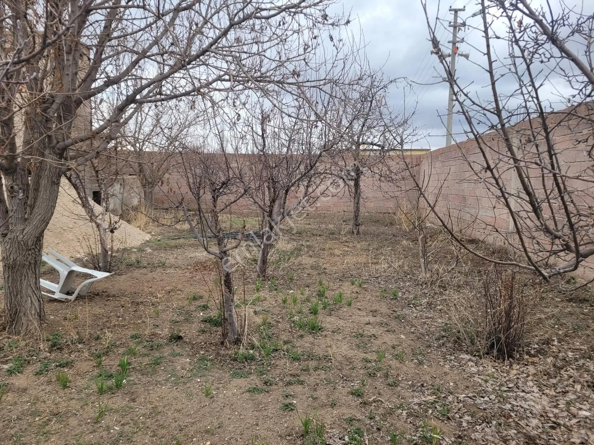 Niğde Milliyet Mahallesi 819 M² Geniş Bahçeli Köy Evi — fotoğraf 3